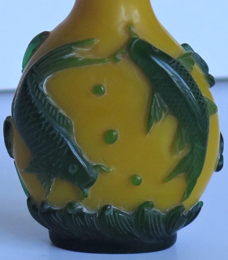 Chinese Export Snuff Bottle in Overlay Cameo Glass Finely Carved, circa 1925 6