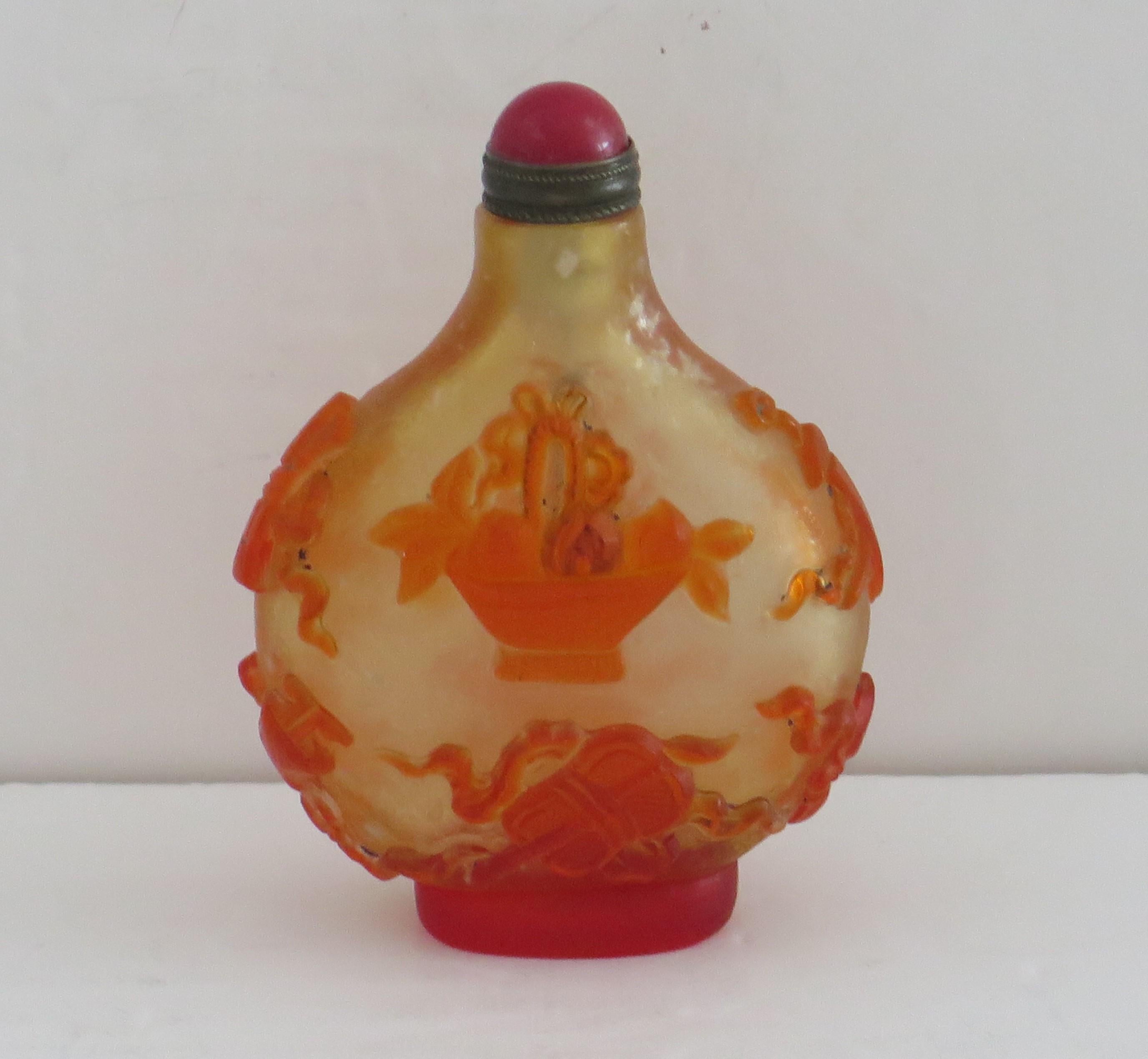 Chinese Export Snuff Bottle in Overlay Cameo Glass Finely Carved, circa 1925 For Sale 5