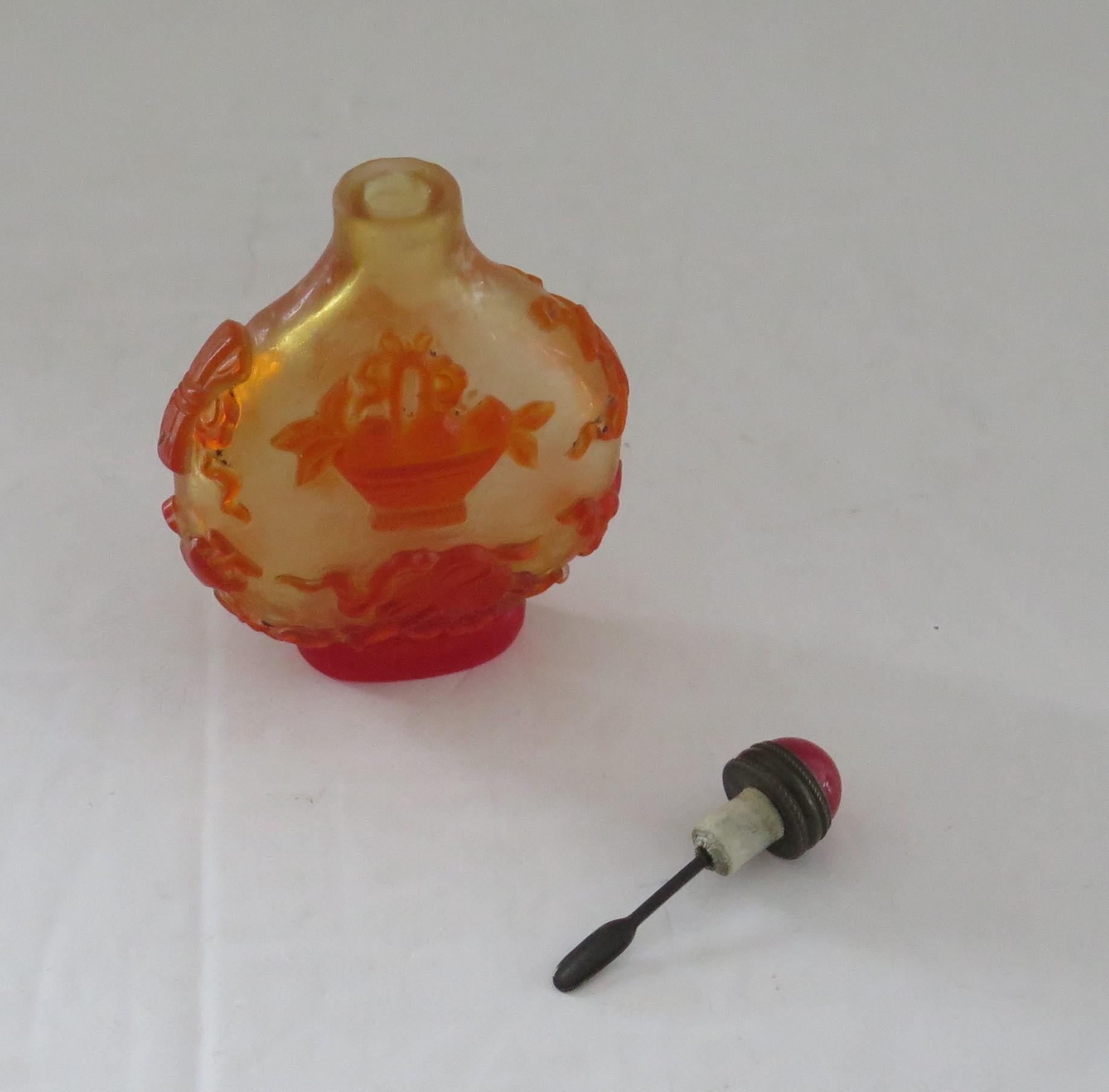 Chinese Export Snuff Bottle in Overlay Cameo Glass Finely Carved, circa 1925 For Sale 9