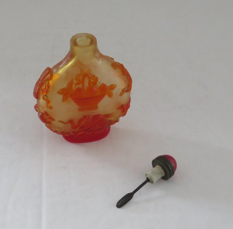 Chinese Export Snuff Bottle in Overlay Cameo Glass Finely Carved, circa 1925 For Sale 10