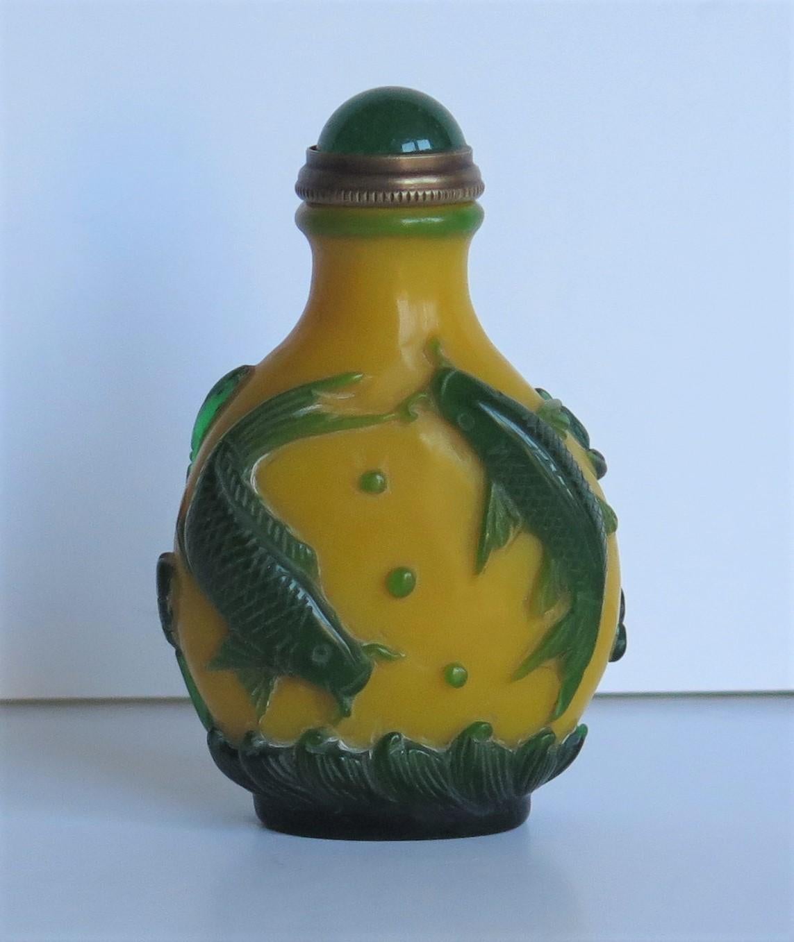 Chinese Export Snuff Bottle in Overlay Cameo Glass Finely Carved, circa 1925 In Good Condition In Lincoln, Lincolnshire