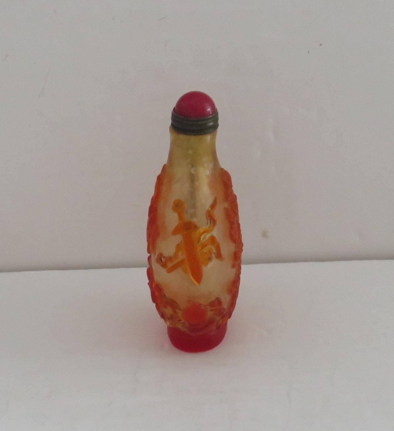20th Century Chinese Export Snuff Bottle in Overlay Cameo Glass Finely Carved, circa 1925 For Sale