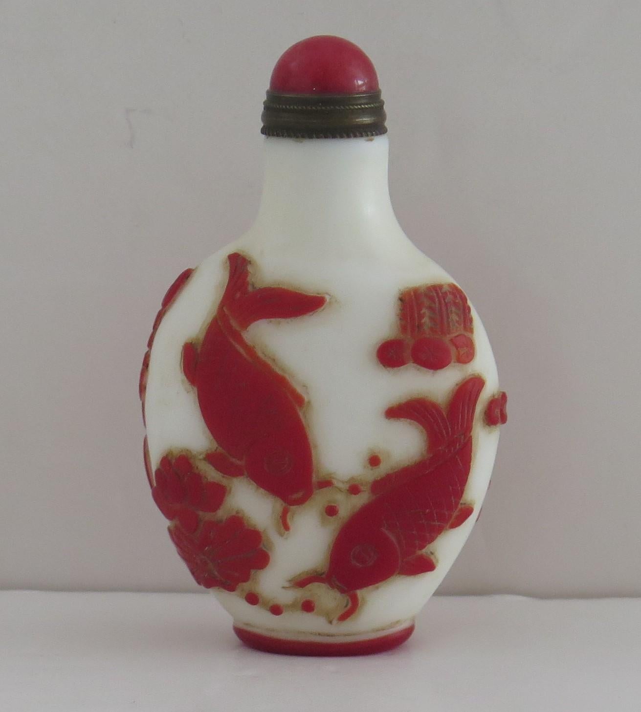 20th Century Chinese Export Snuff Bottle in Overlay Cameo Glass Finely Carved, circa 1925