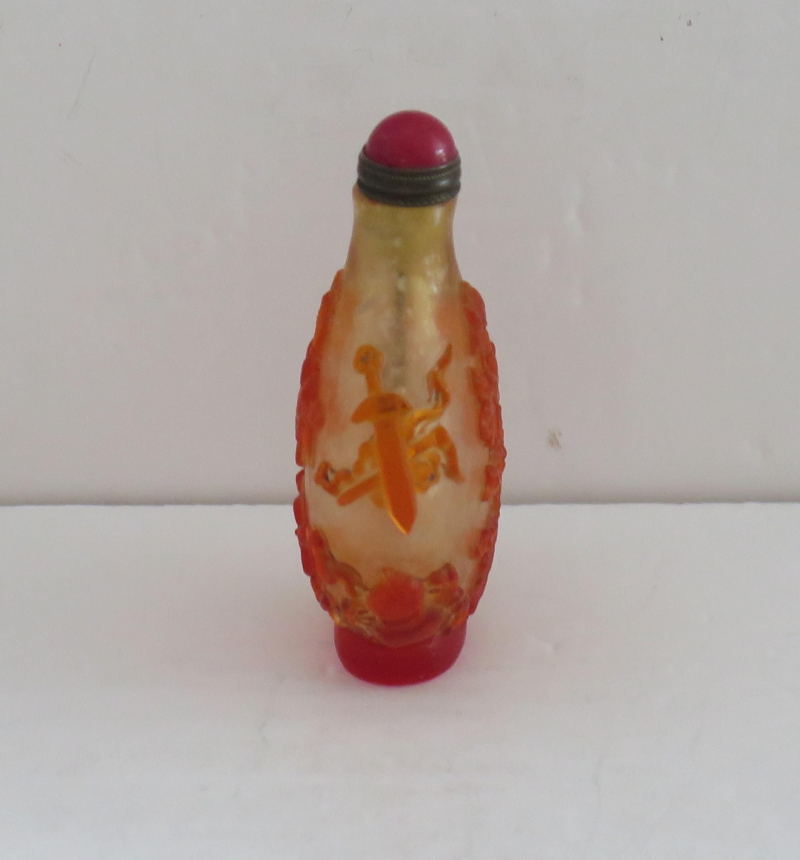 Chinese Export Snuff Bottle in Overlay Cameo Glass Finely Carved, circa 1925 For Sale 2