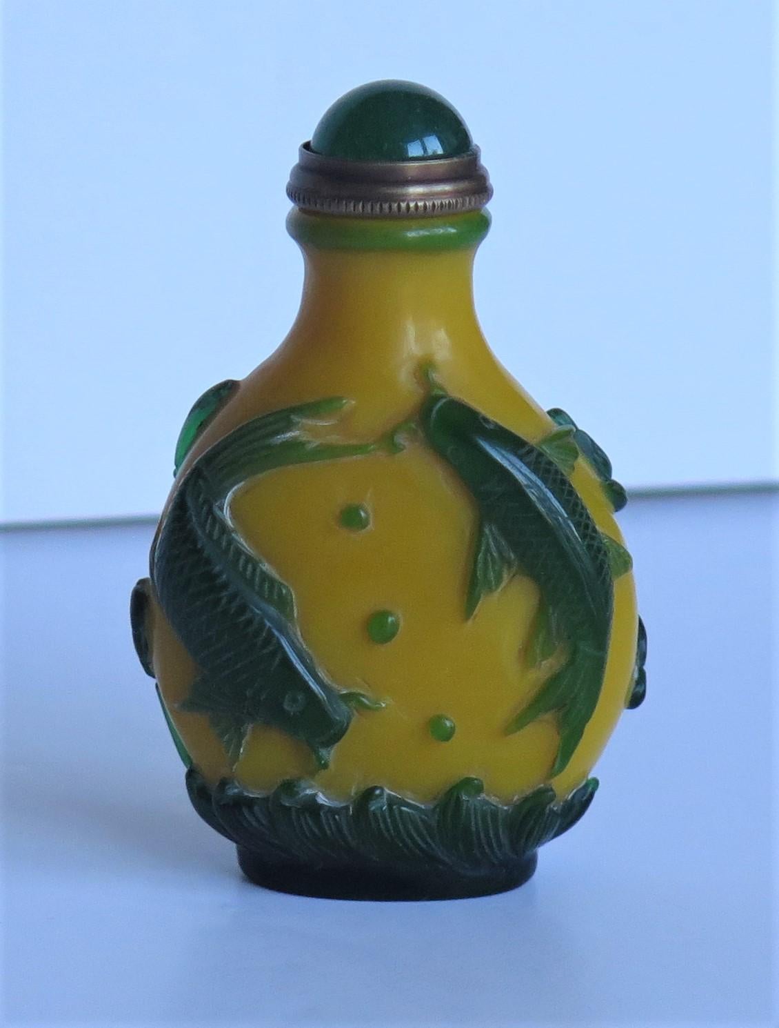 Chinese Export Snuff Bottle in Overlay Cameo Glass Finely Carved, circa 1925 4