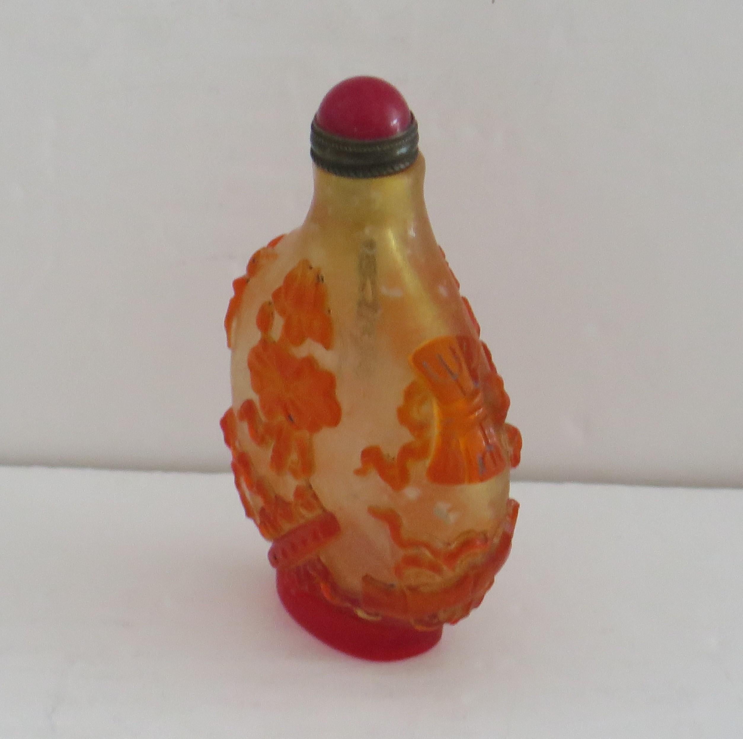 Chinese Export Snuff Bottle in Overlay Cameo Glass Finely Carved, circa 1925 For Sale 3