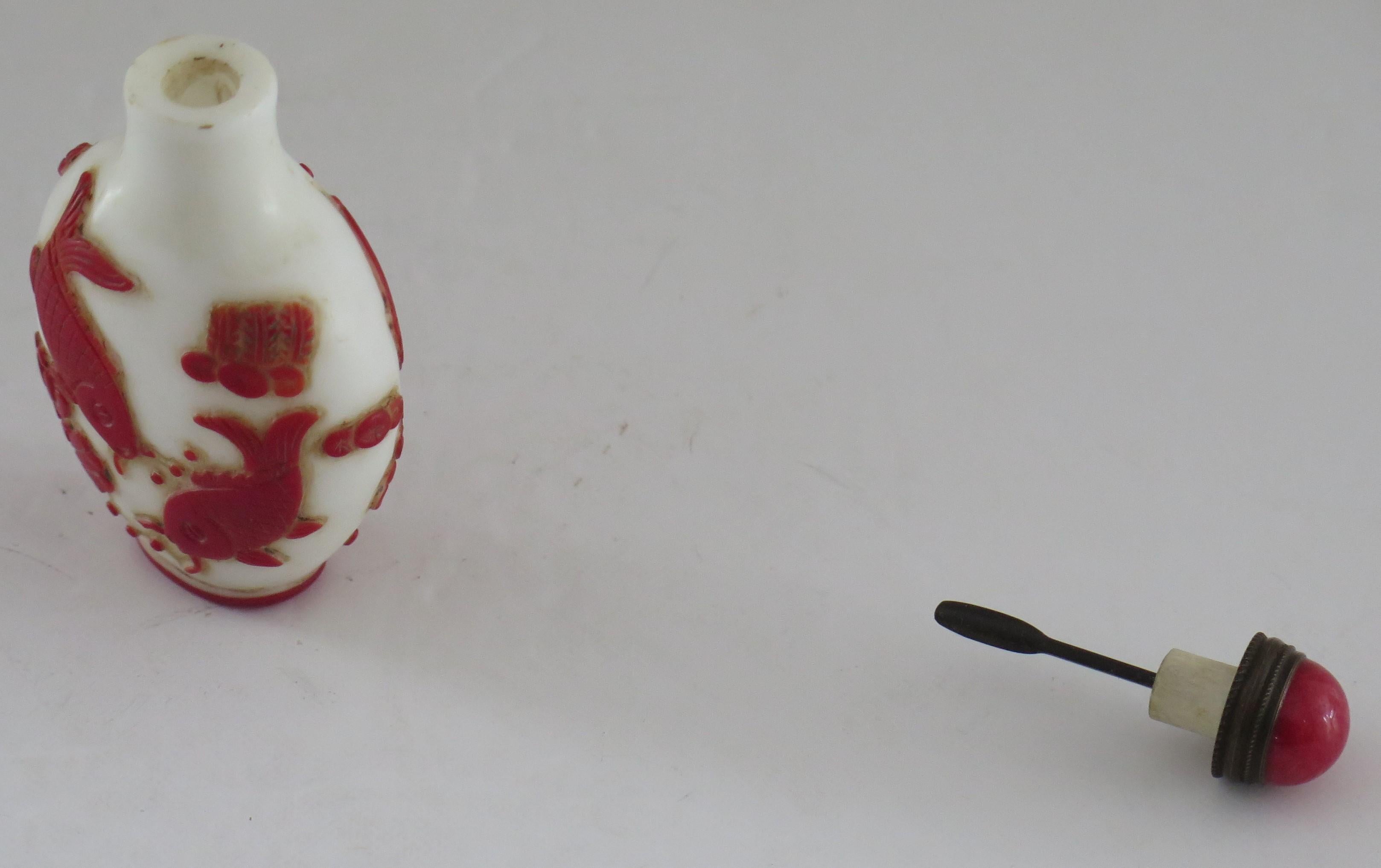 Chinese Export Snuff Bottle in Overlay Cameo Glass Finely Carved, circa 1925 3