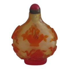 Chinesische Export-Schnupftabakflasche aus überfangenem Kamee-Glas, fein geschnitzt, um 1925