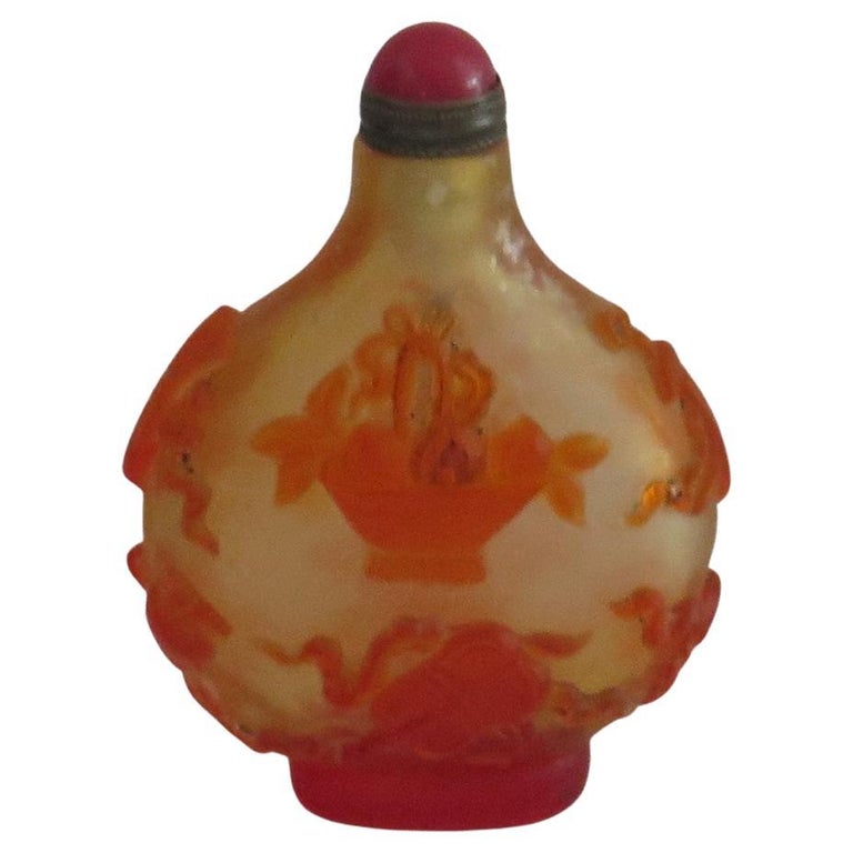 Chinese Export Snuff Bottle in Overlay Cameo Glass Finely Carved, circa 1925 For Sale