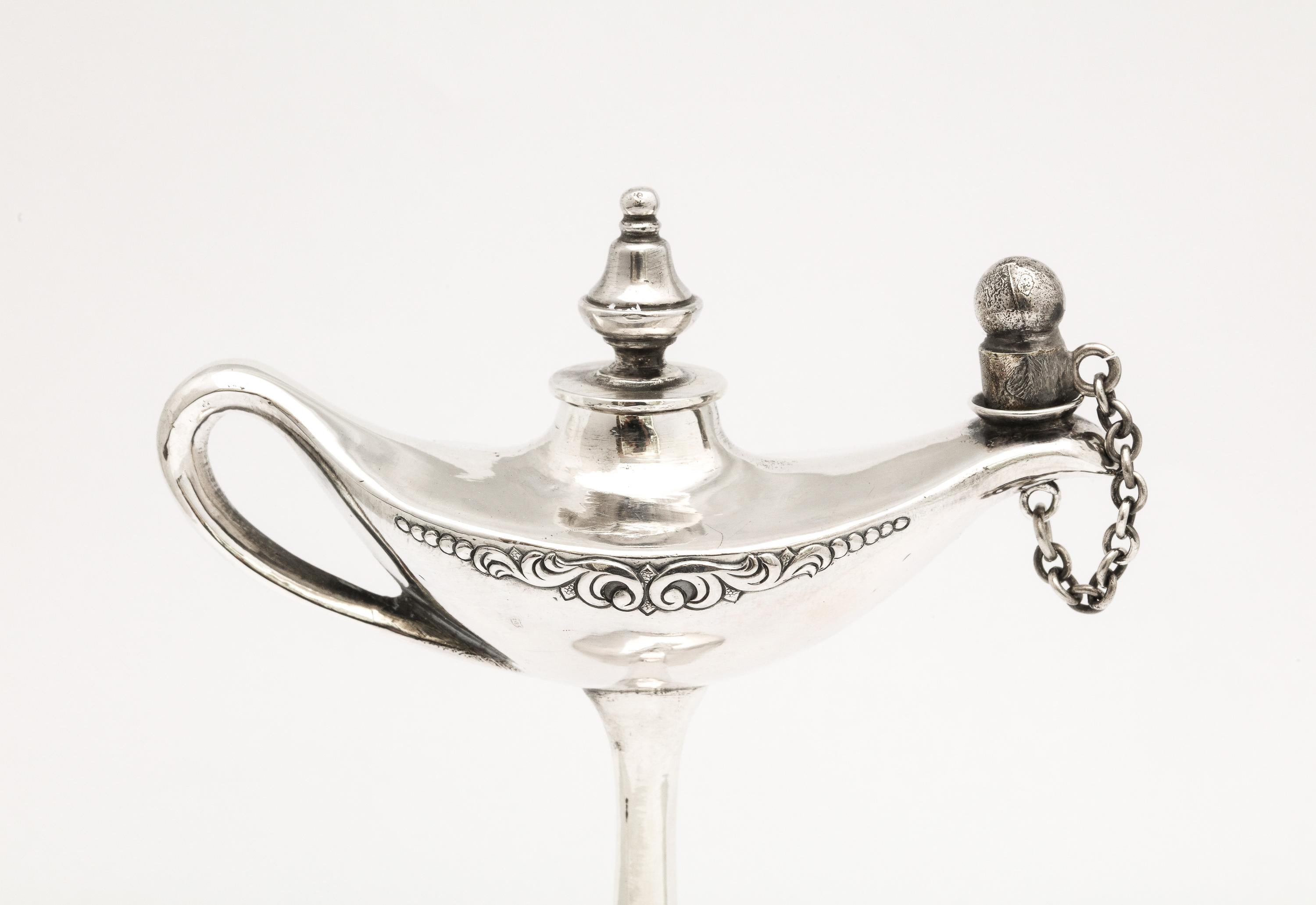 Aladdin's Lampe in Form eines Tischleuchters aus chinesischem Export-Sterlingsilber im Zustand „Gut“ im Angebot in New York, NY