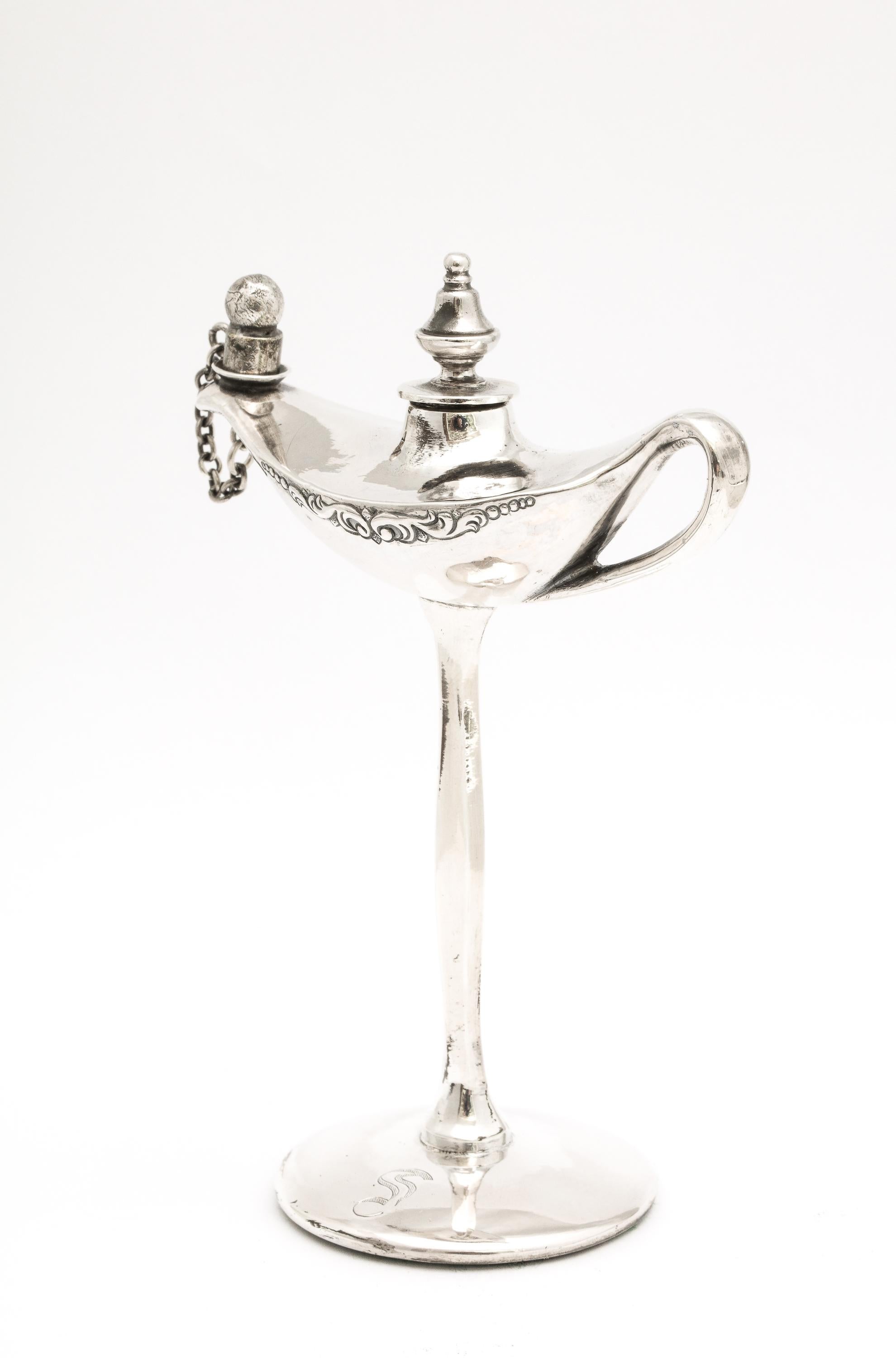 Aladdin's Lampe in Form eines Tischleuchters aus chinesischem Export-Sterlingsilber im Angebot 3