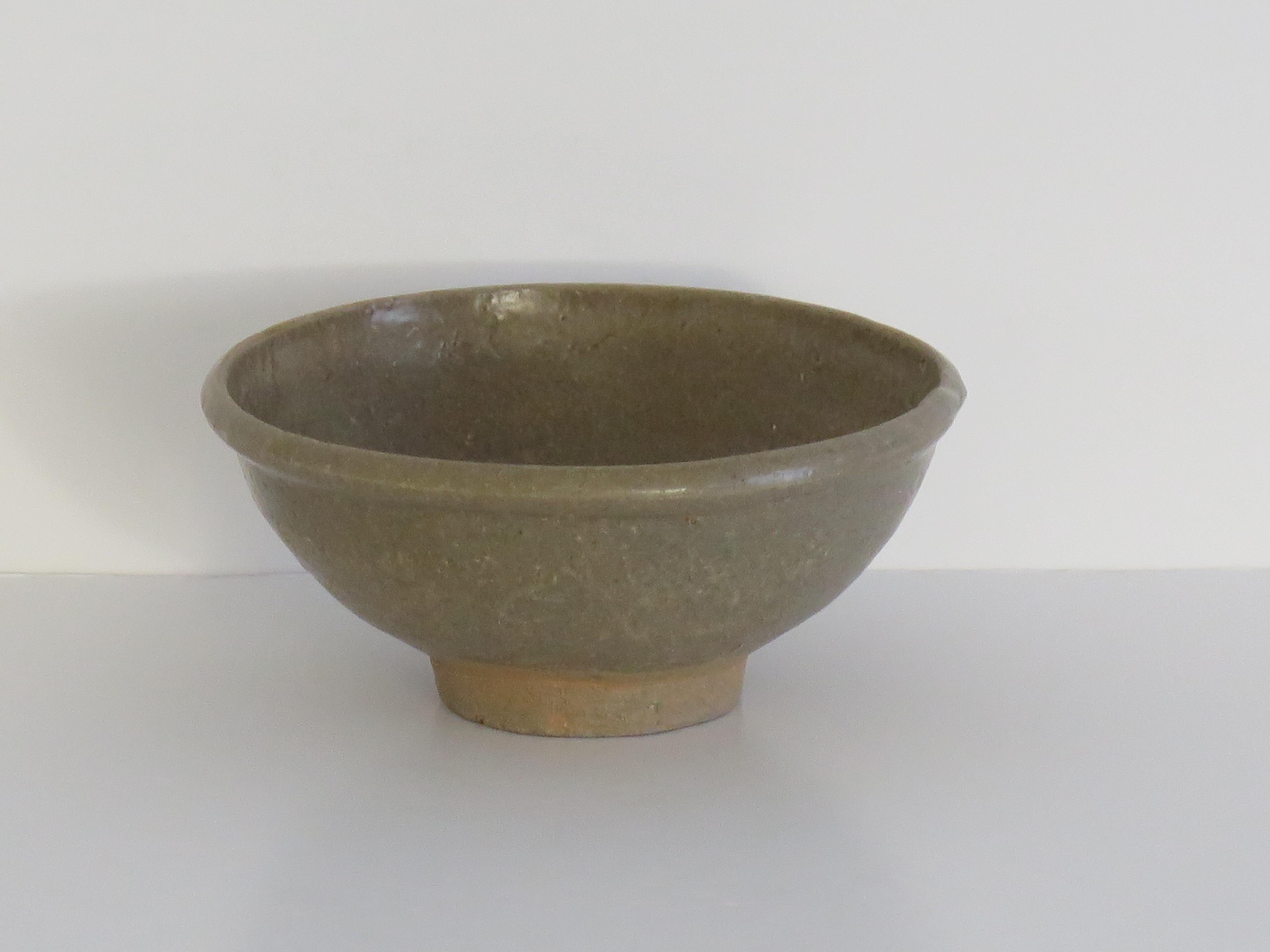 Hand-Crafted Chinese Export Stoneware Bowl Longquan Celadon, Early Ming Dynasty Circa 1400 For Sale
