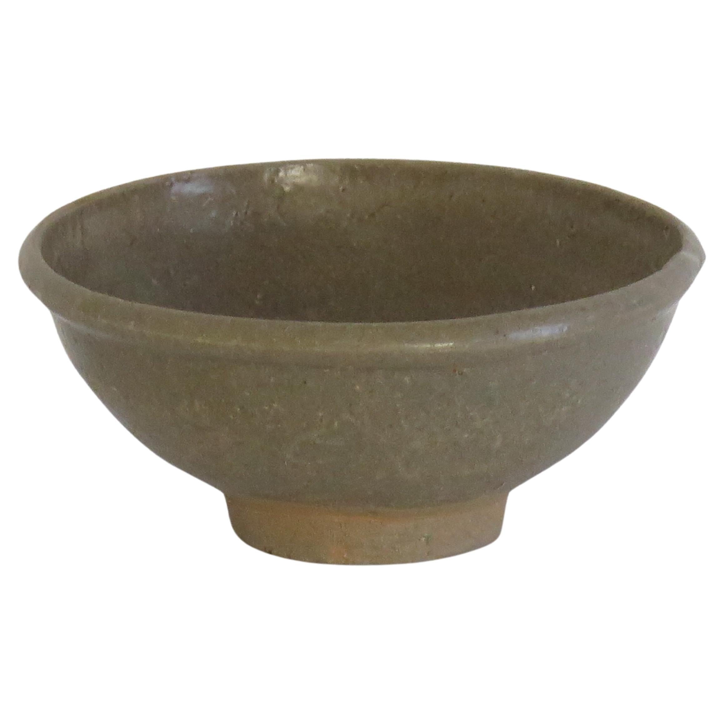 Chinese Export Stoneware Bowl Longquan Celadon, Early Ming Dynasty Circa 1400 For Sale