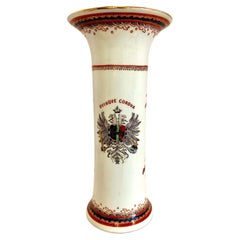 Vaso in porcellana con decorazioni araldiche in stile cinese da esportazione