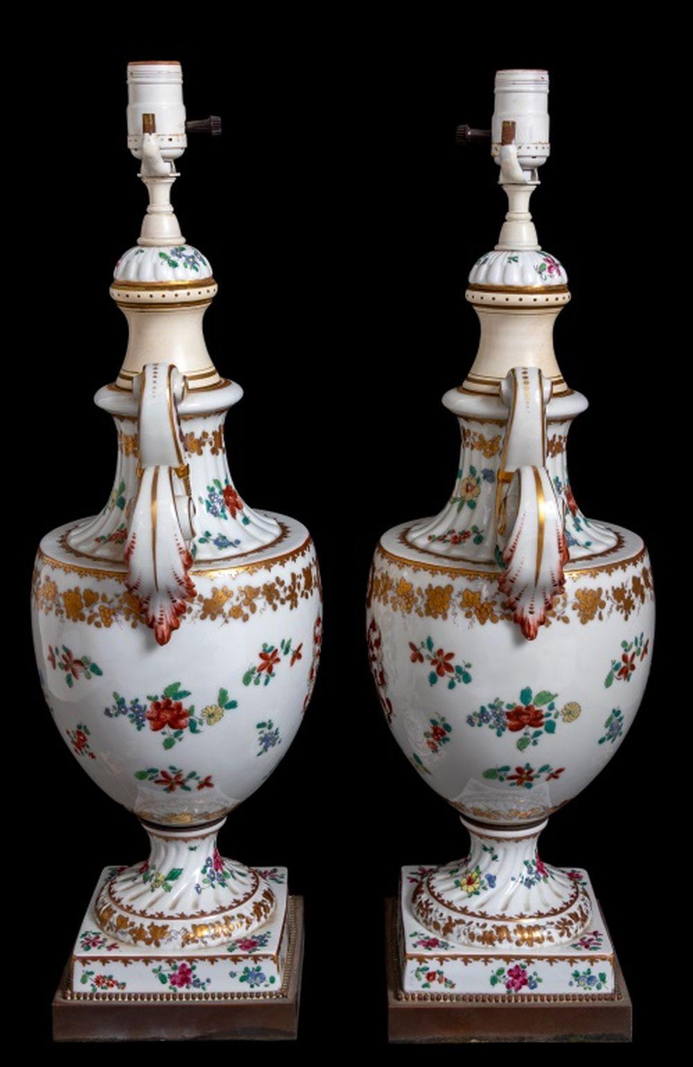 Chinese Export Style Armorial Porcelain Lamps, Pr In Good Condition For Sale In Astoria, NY