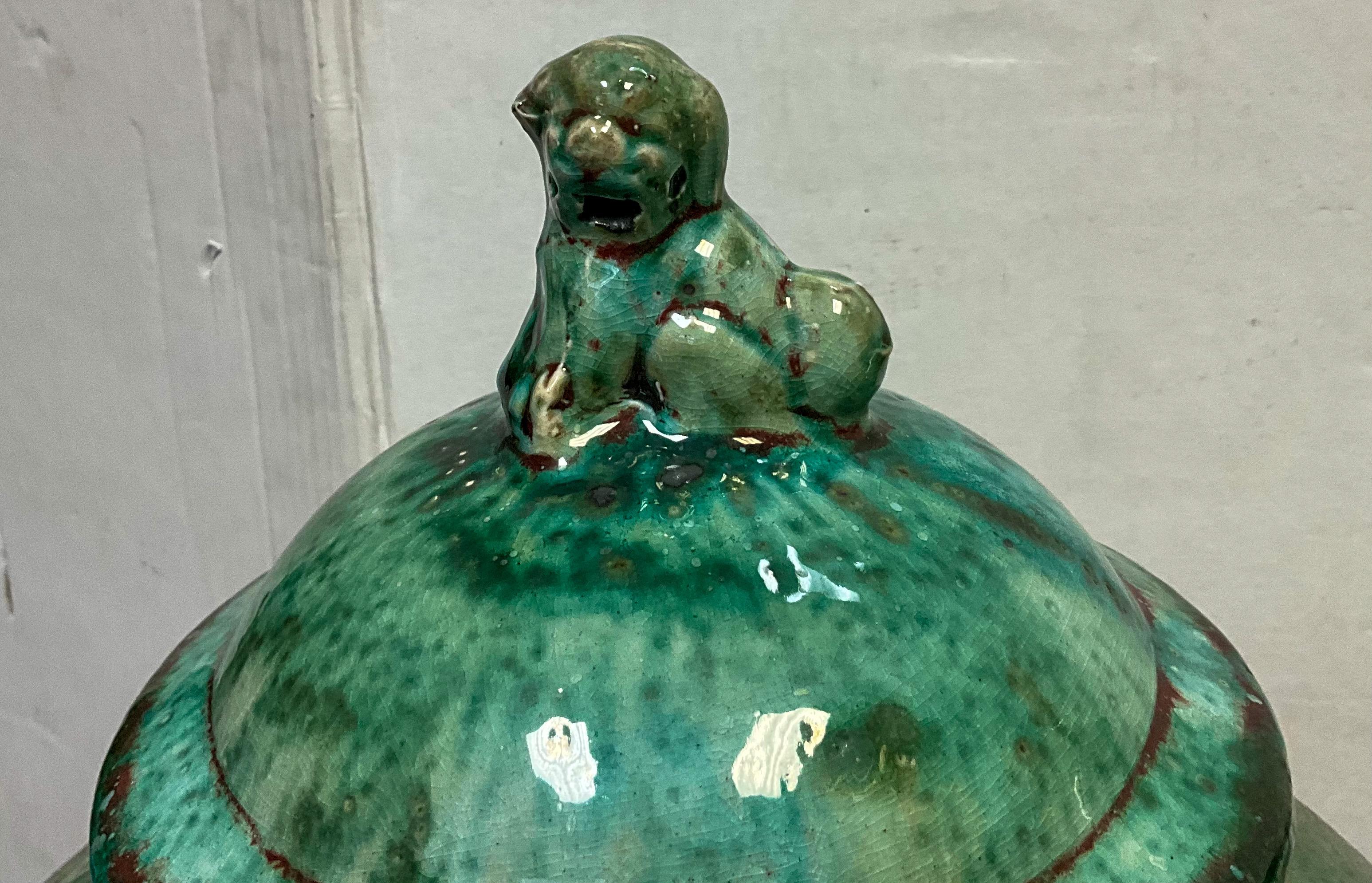 Große grüne Teracotta-Keramikgefäße im chinesischen Exportstil mit Foo-Hunden im chinesischen Exportstil - 2 (Terrakotta) im Angebot
