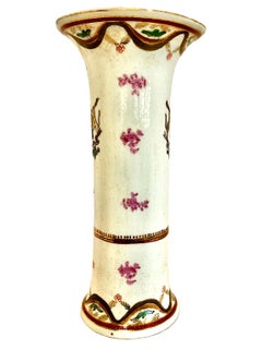 Vase de garniture héraldique en porcelaine de style « export » chinois