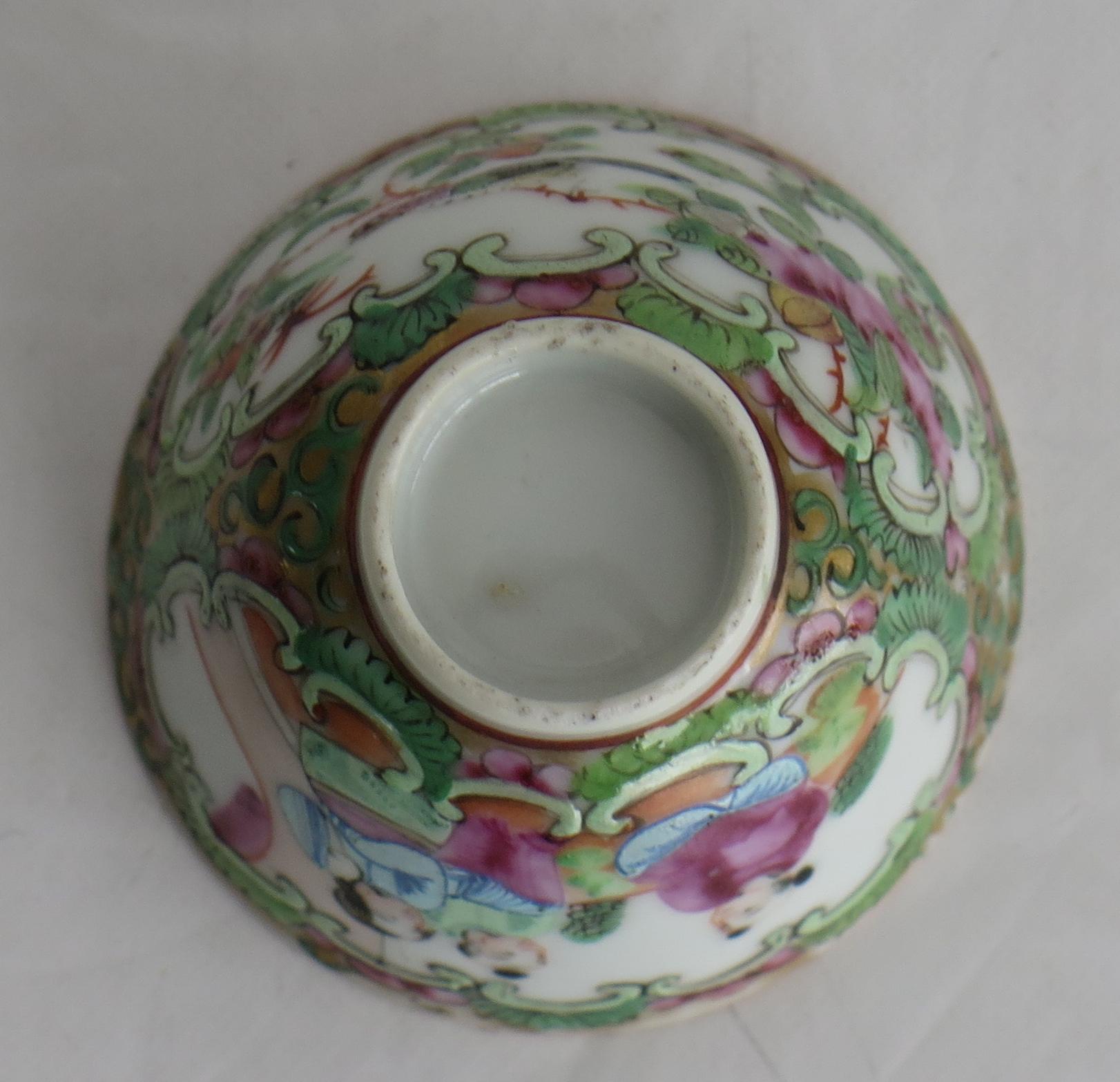 Chinese Export Tea Bowl Canton Rose Medallion Porcelain and Stand, circa 1830 For Sale 7