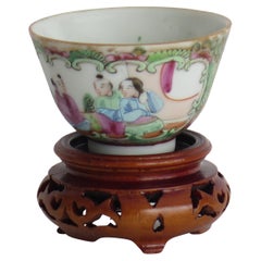 Chinese Export Tea Bowl Canton Rose Medallion Porcelain and Stand, circa 1830