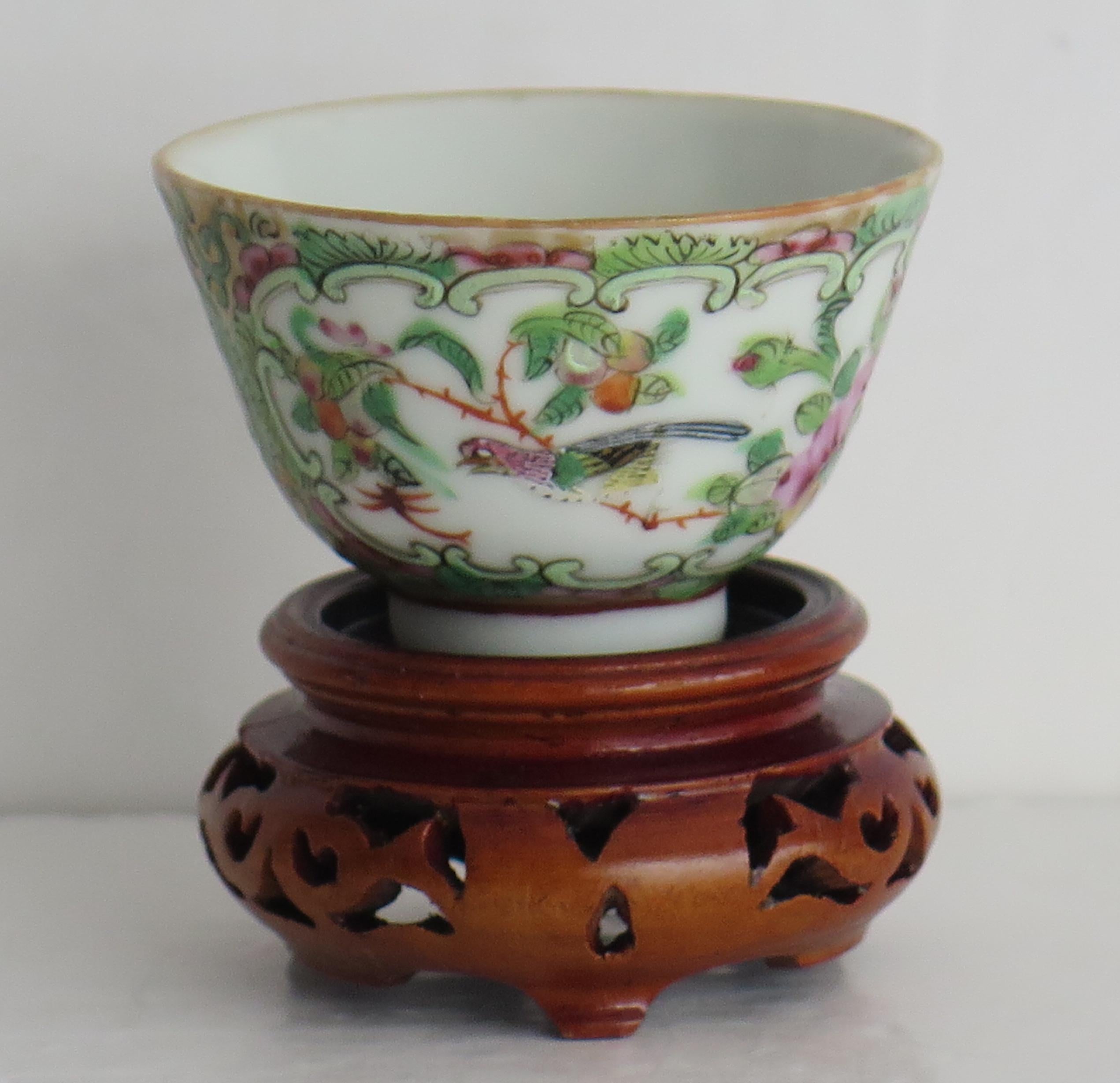 Hand-Painted Chinese Export Tea Bowl Canton Rose Medallion Porcelain and Stand, circa 1830 For Sale