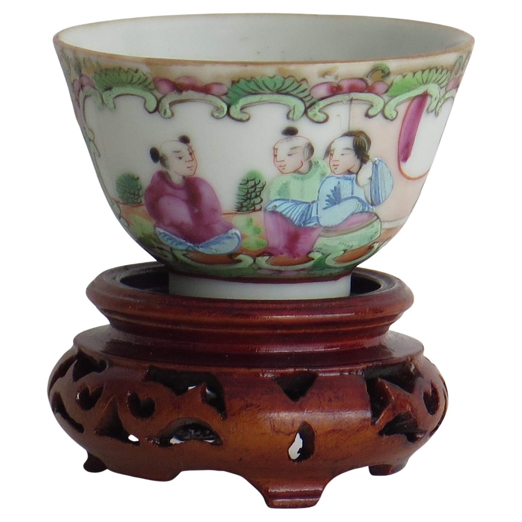 Chinese Export Tea Bowl Canton Rose Medallion Porcelain and Stand, circa 1830 For Sale