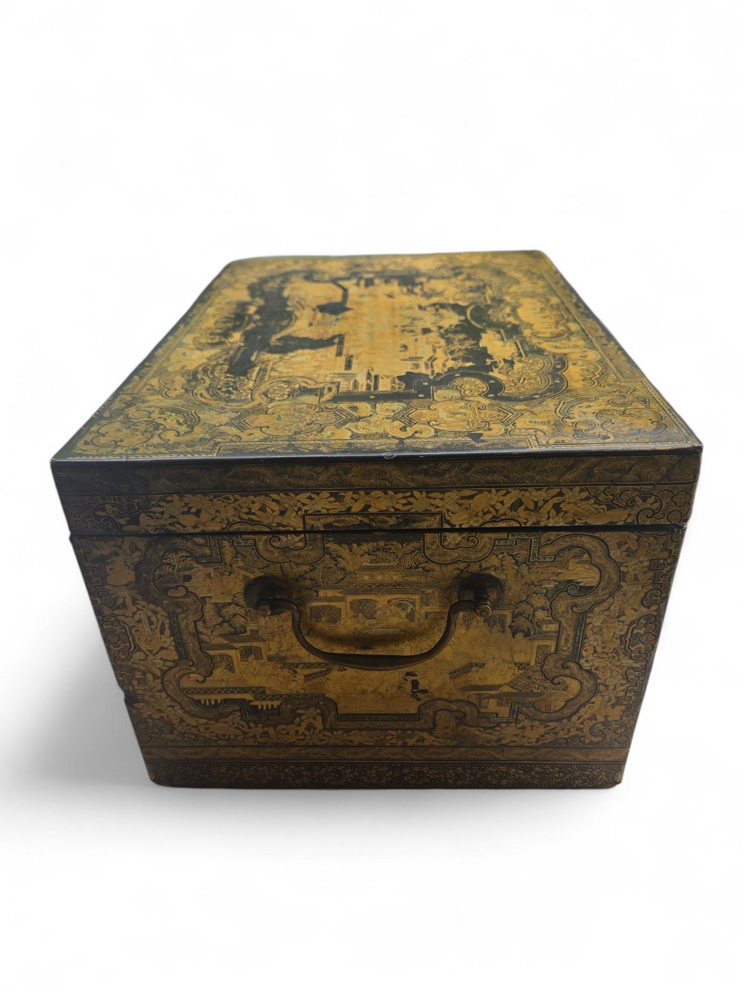 Qing Chinese export tea chest with etched pewter insert For Sale