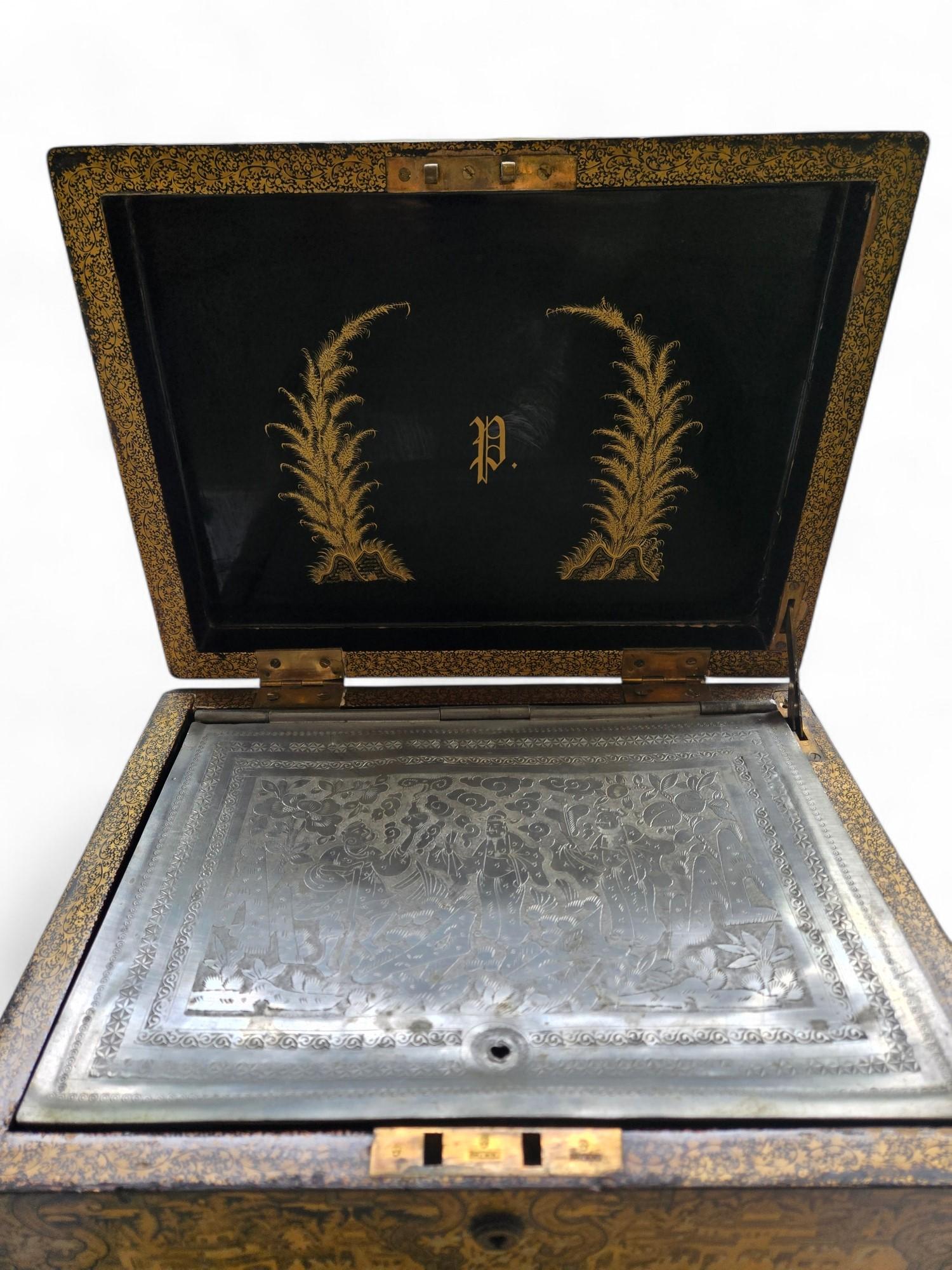 Etched Chinese export tea chest with etched pewter insert For Sale