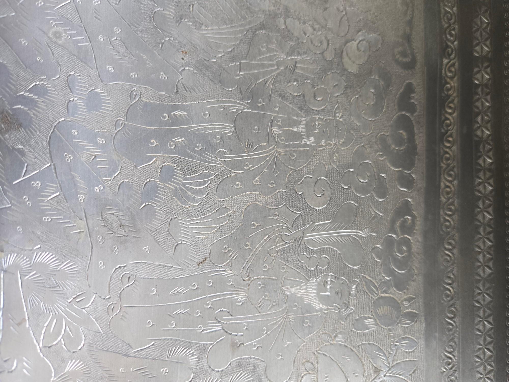 Chinese export tea chest with etched pewter insert In Good Condition For Sale In Summerland, CA