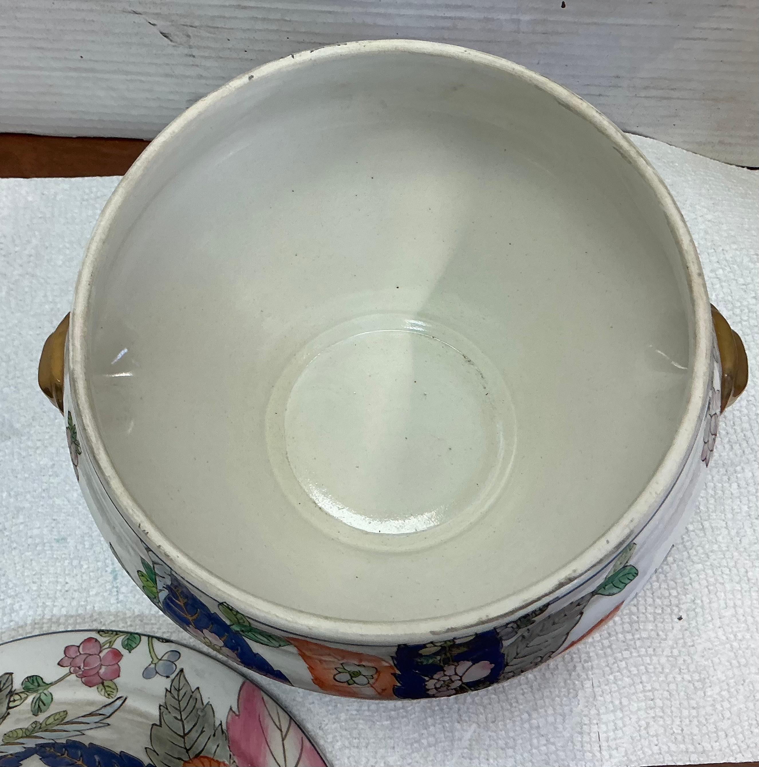 Chinois Soupière d'exportation chinoise en poterie à motif de feuilles de tabac en vente