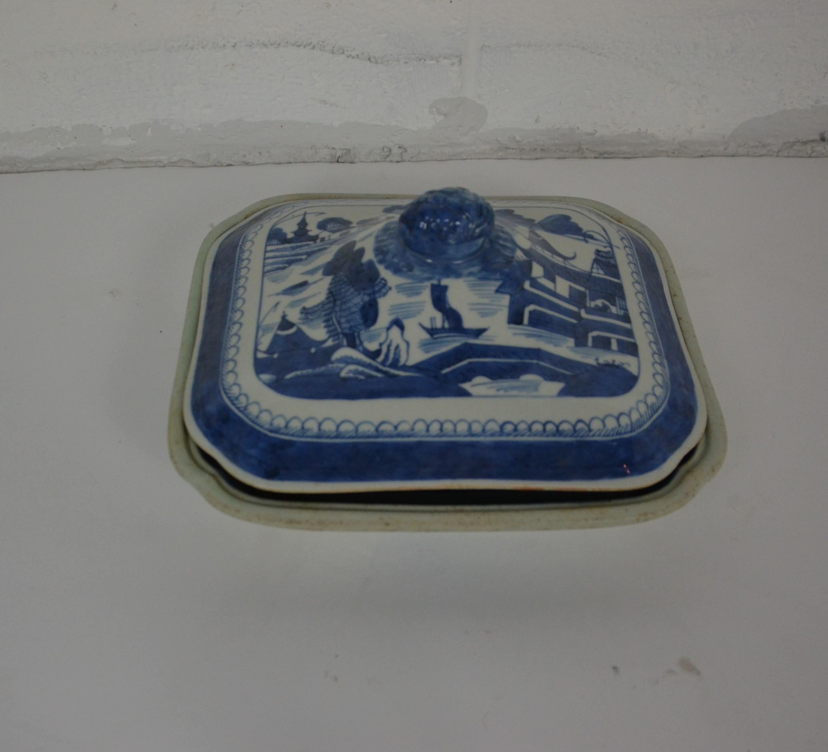 Soupière et couvercle en porcelaine d'exportation chinoise du XIXe siècle. Probablement Canton.