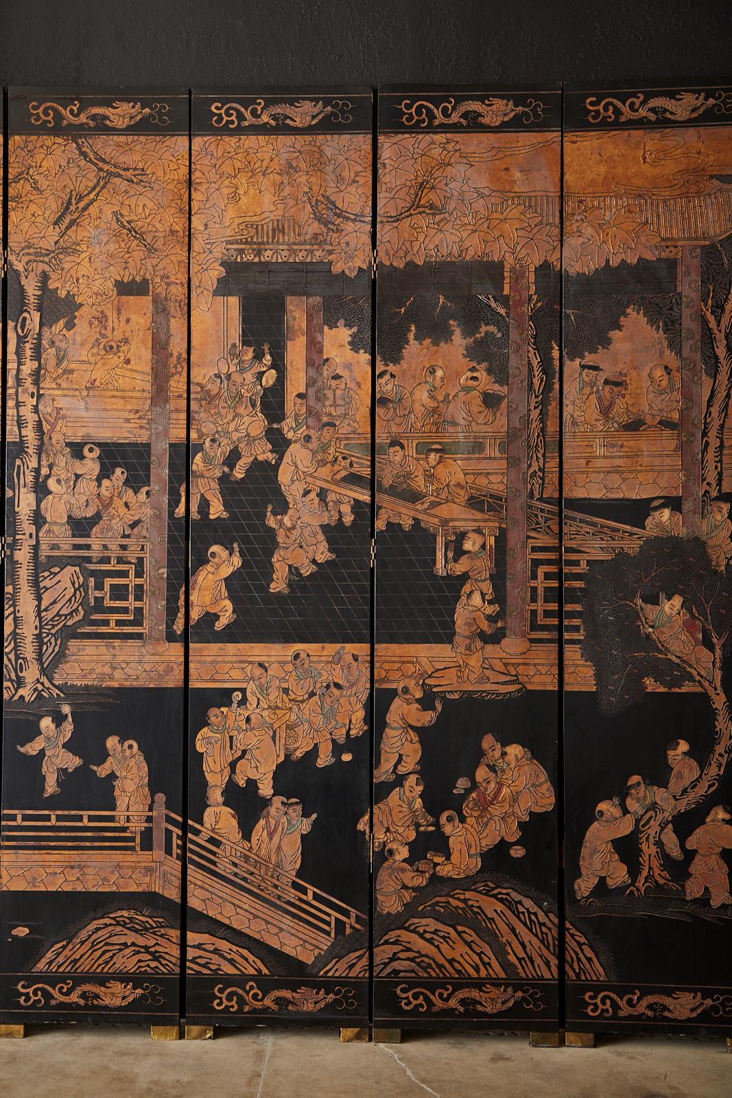 Chinese Export Twelve-Panel Lacquered Parcel-Gilt Coromandel Screen In Good Condition In Rio Vista, CA