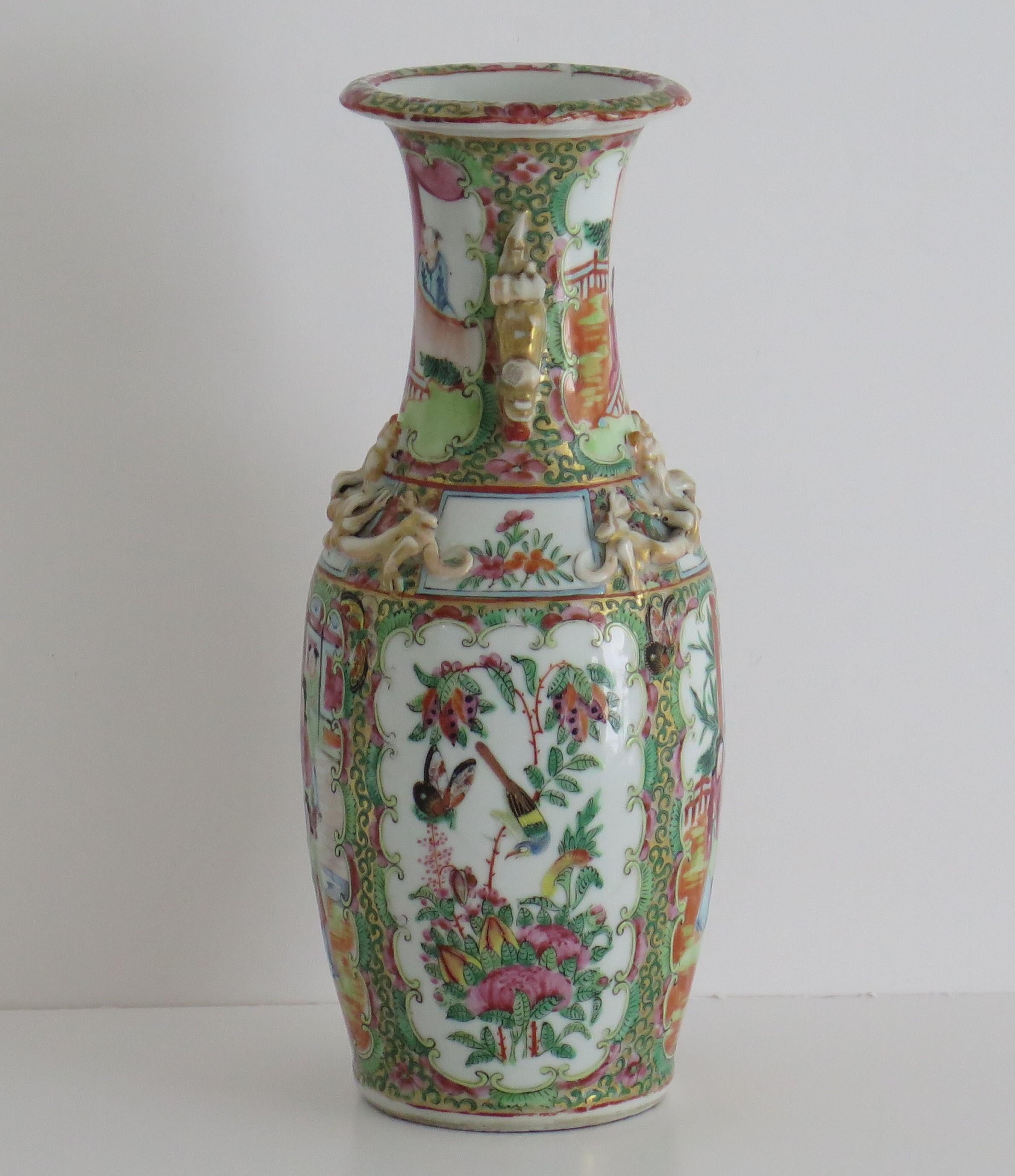Hand-Painted Chinese Export Vase Canton Rose Medallion Porcelain, Qing, circa 1840 For Sale