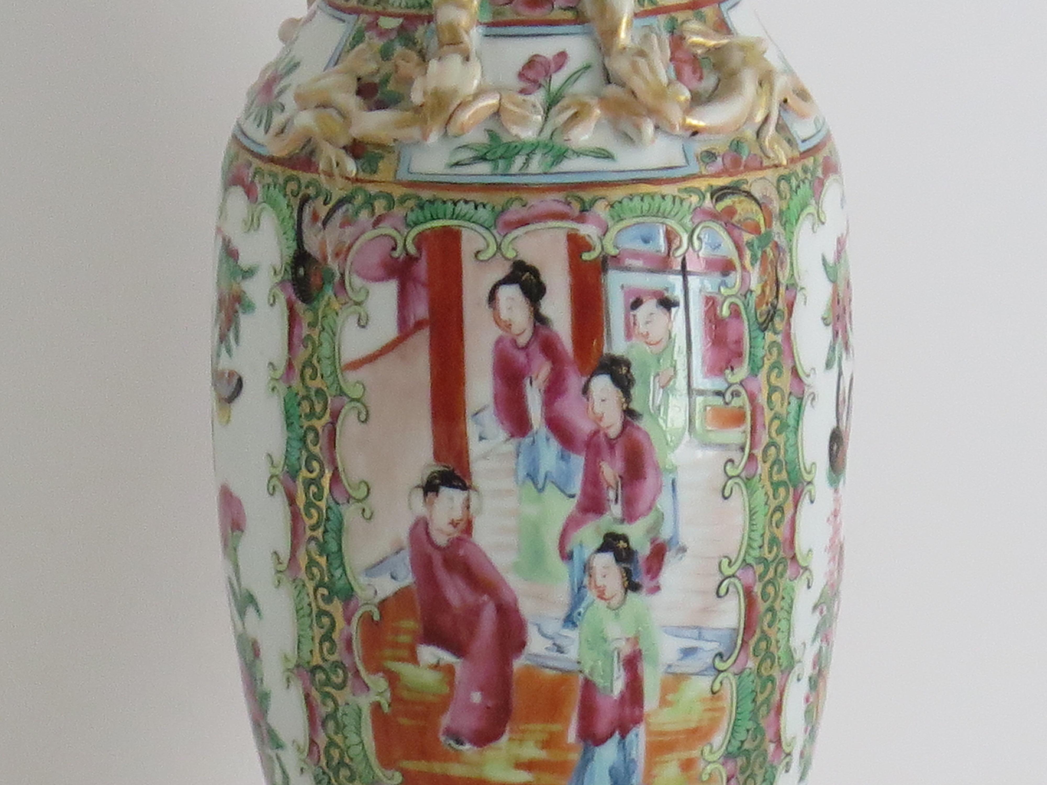 Chinesische Exportvase Kanton Rose Medaillon Porzellan, Qing, um 1840 im Angebot 1