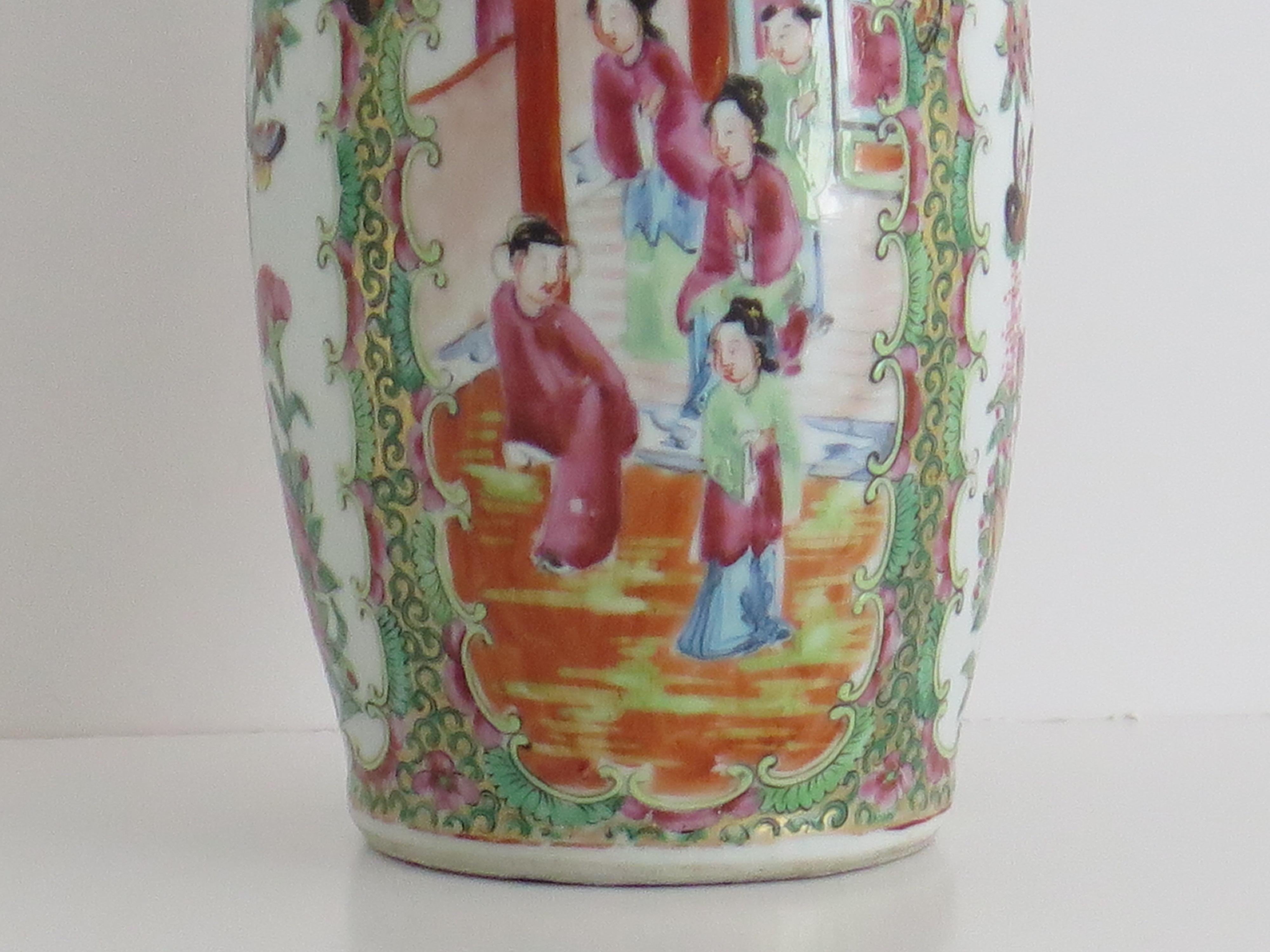 Chinese Export Vase Canton Rose Medallion Porcelain, Qing, circa 1840 For Sale 3