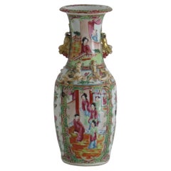 Antique Chinese Export Vase Canton Rose Medallion Porcelain, Qing, circa 1840