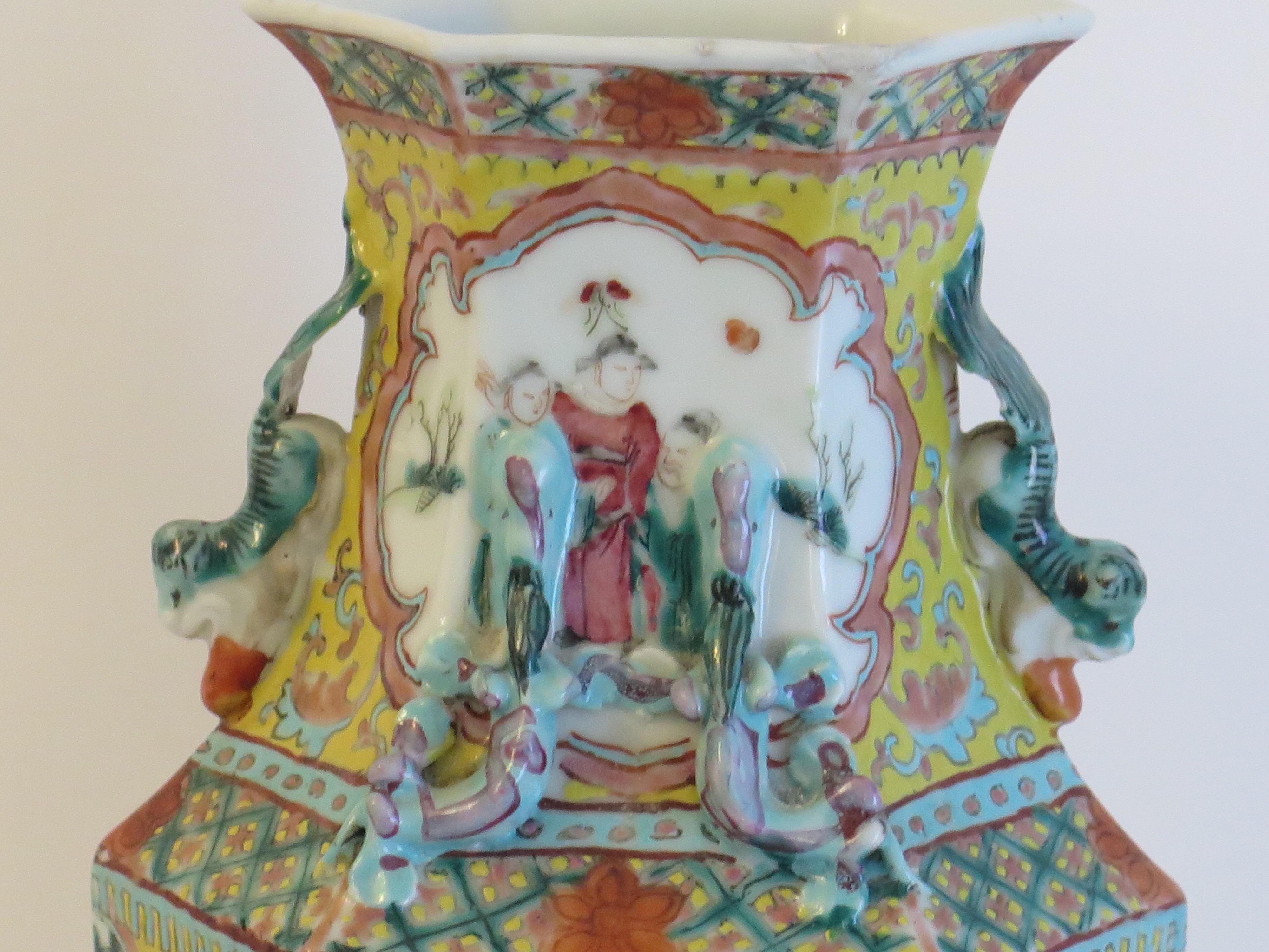 Chinese Export Vase Famille Rose Porcelain, Late Qing or Early Republic Period 5