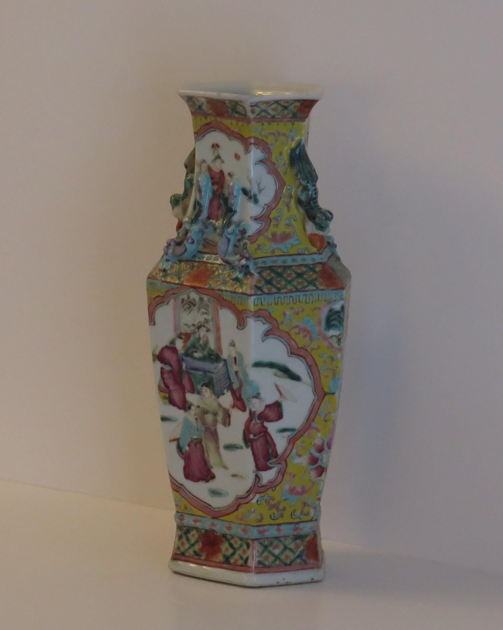 Chinese Export Vase Famille Rose Porcelain, Late Qing or Early Republic Period 3
