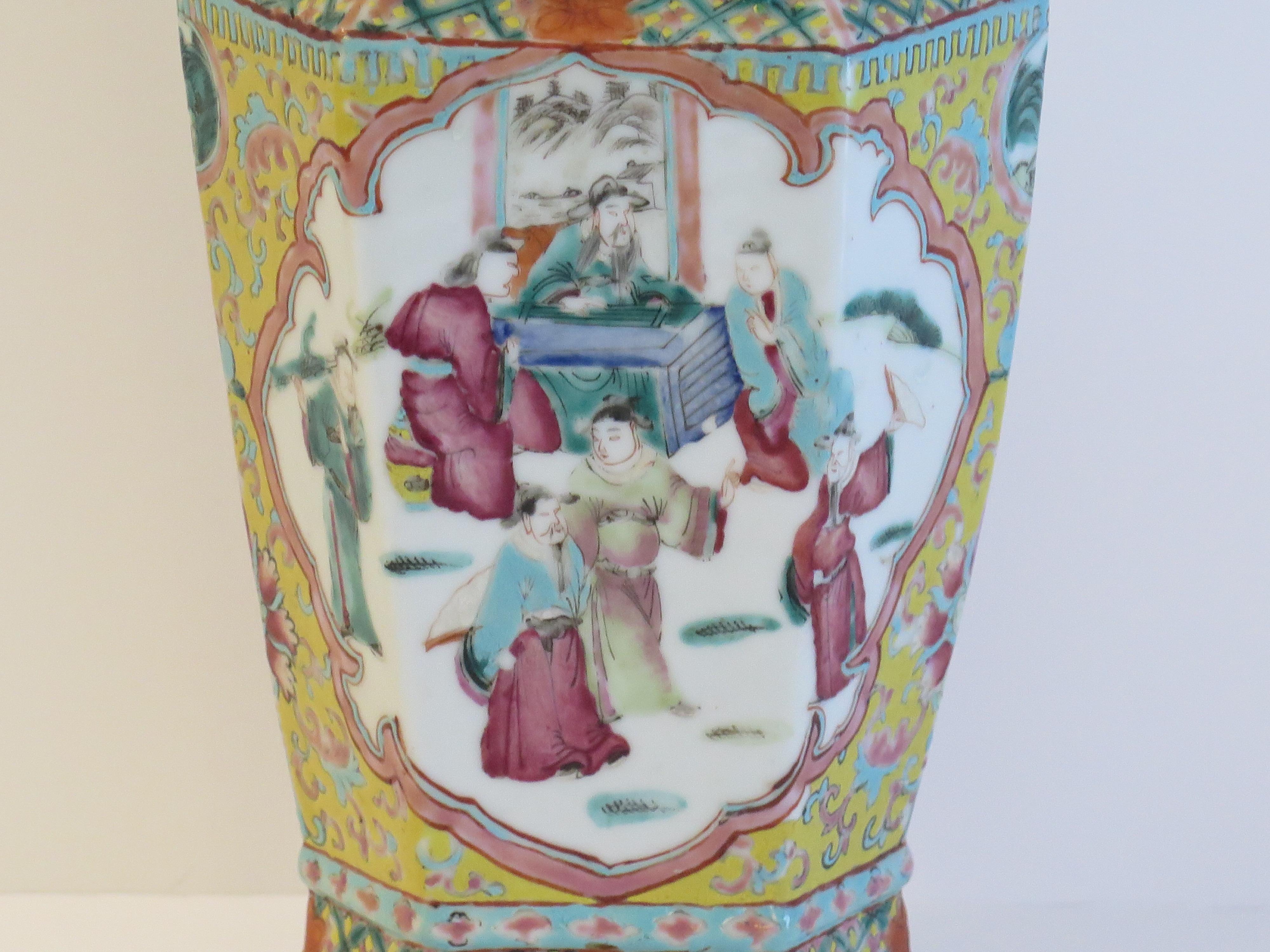 Chinese Export Vase Famille Rose Porcelain, Late Qing or Early Republic Period 4