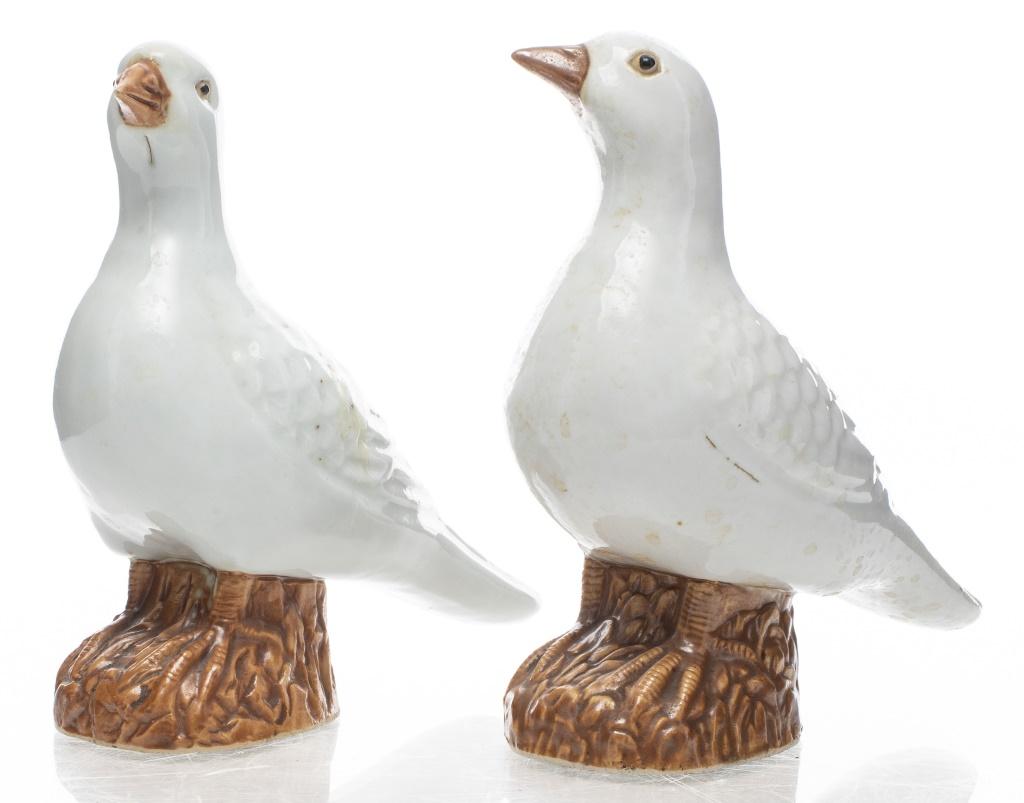 Paire de sculptures d'oiseaux en porcelaine d'exportation chinoise.

Concessionnaire : S138XX
