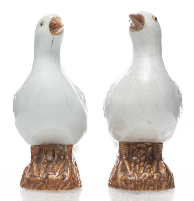 Paire d'oiseaux en porcelaine blanche d'exportation chinoise Bon état - En vente à New York, NY