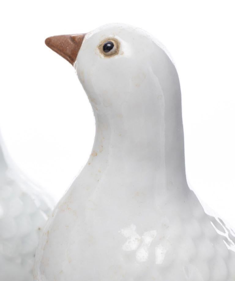 Porcelaine Paire d'oiseaux en porcelaine blanche d'exportation chinoise en vente