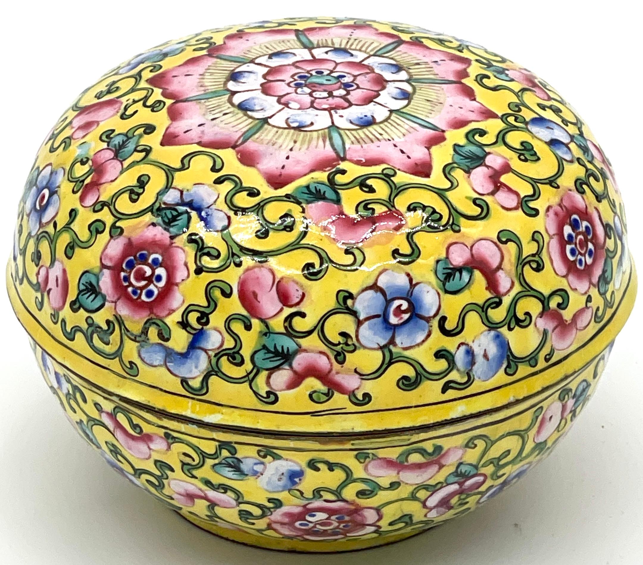 Chinese Export Yellow Floral Beijing Enamel Round Box  For Sale 4