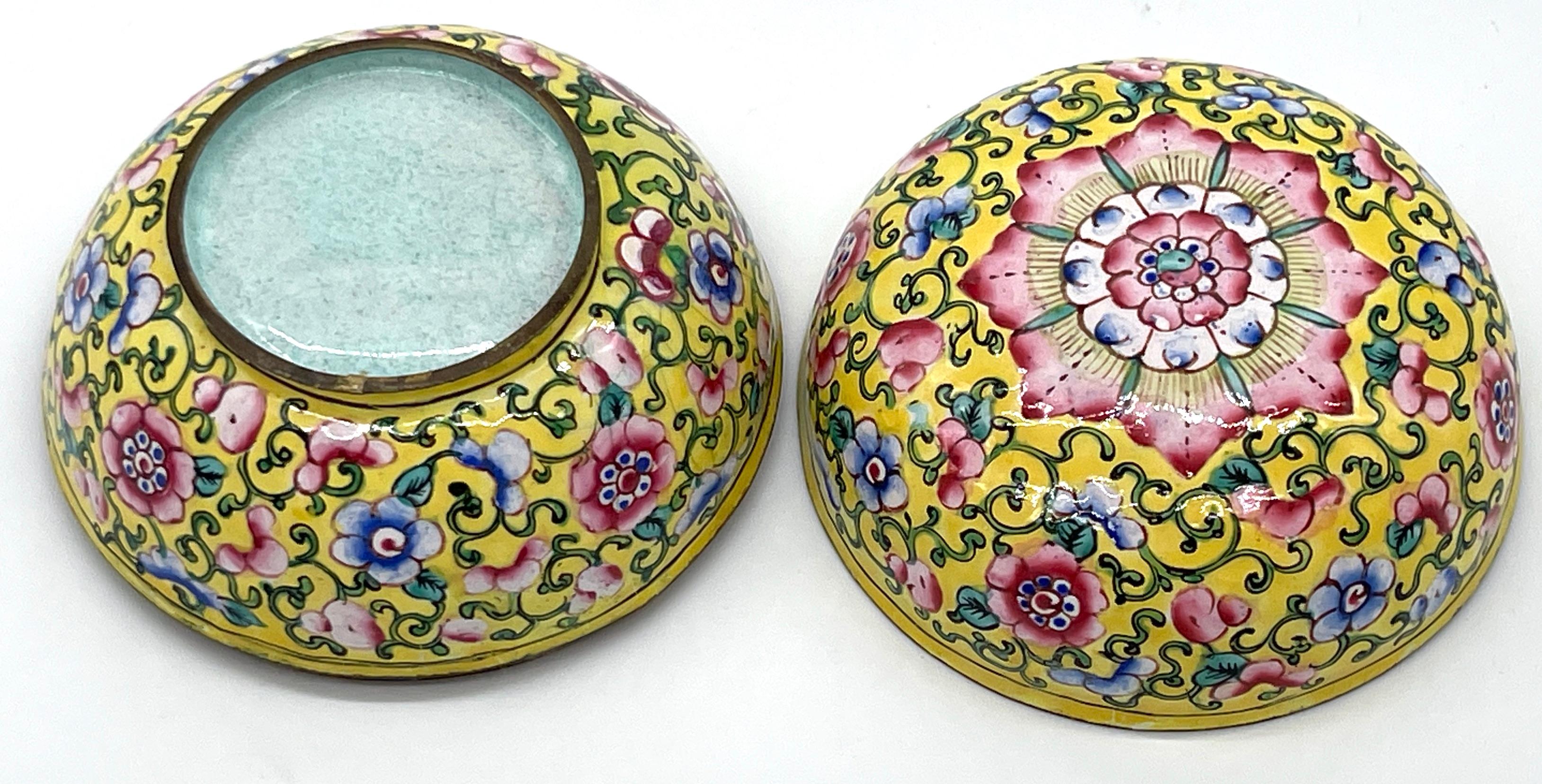 Chinese Export Yellow Floral Beijing Enamel Round Box  For Sale 6