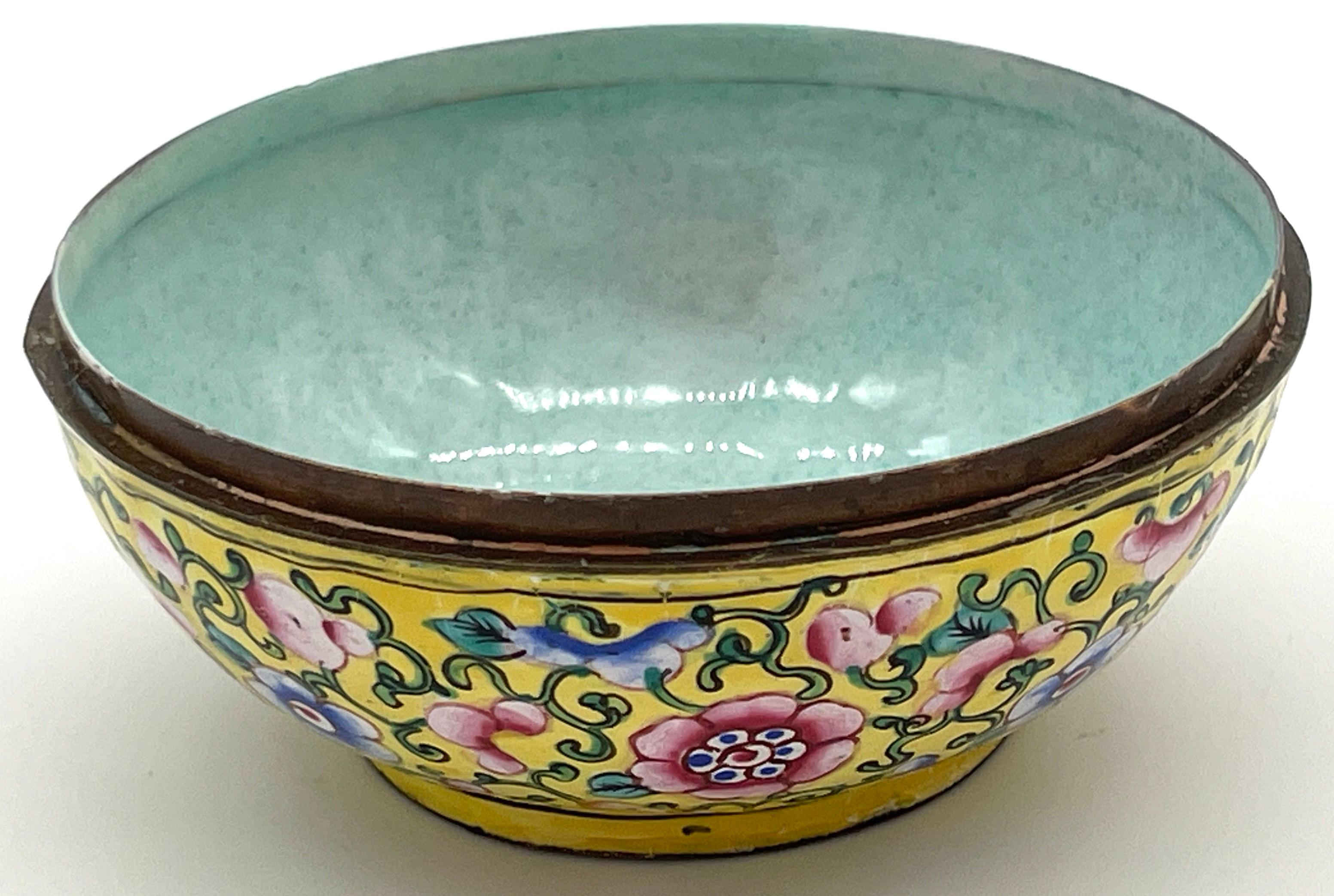 Chinese Export Yellow Floral Beijing Enamel Round Box  For Sale 10
