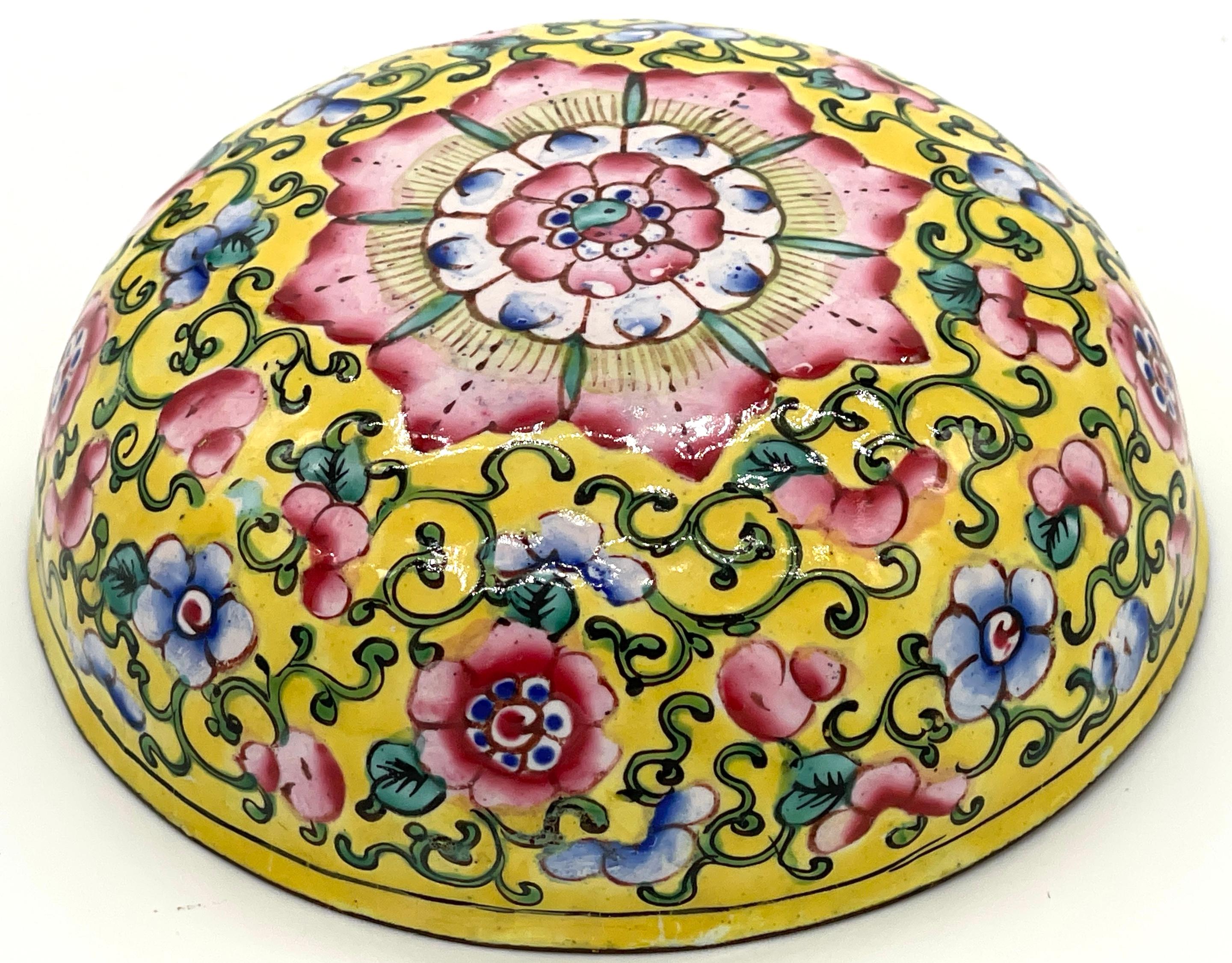 Chinese Export Yellow Floral Beijing Enamel Round Box  For Sale 11