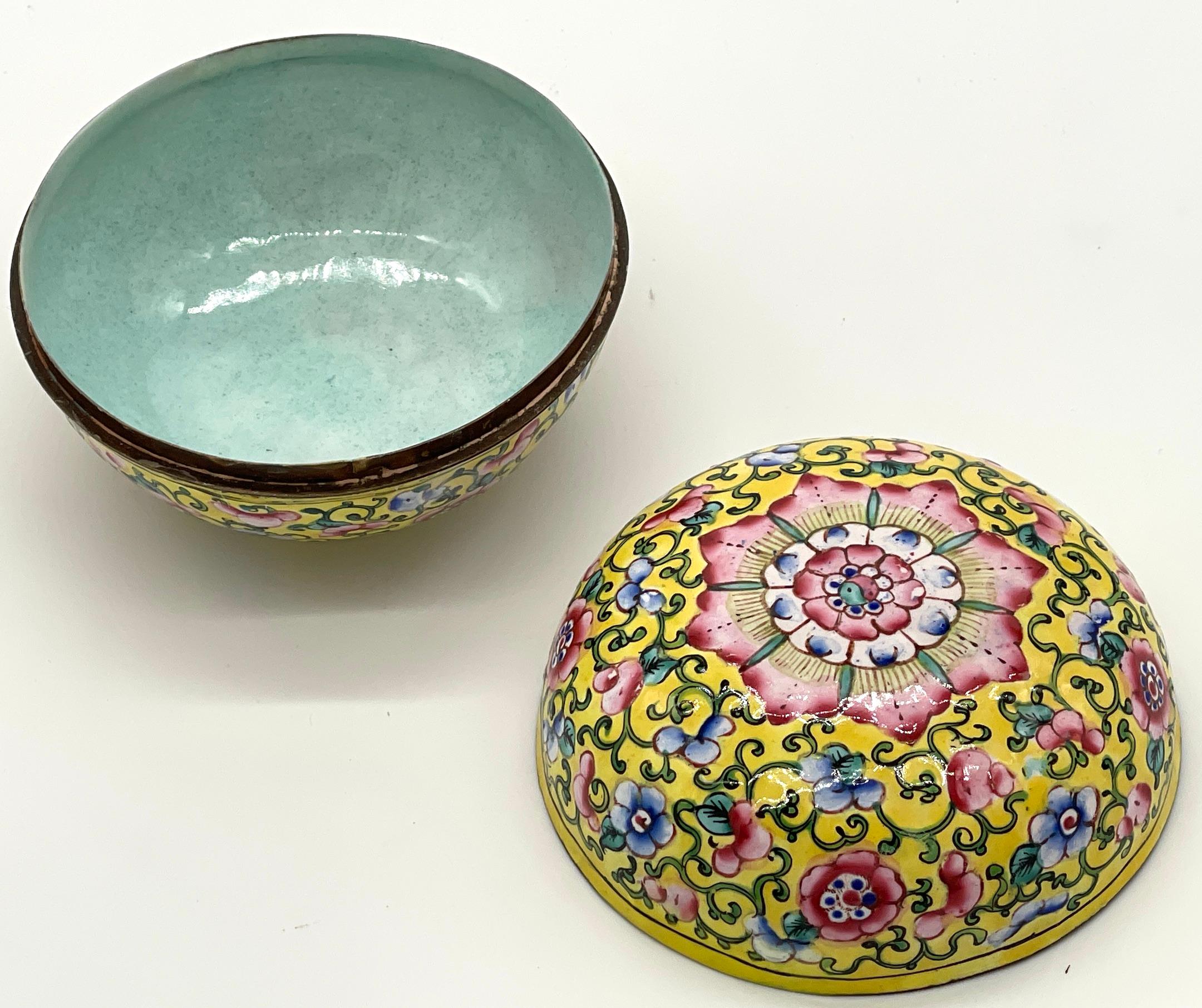 20th Century Chinese Export Yellow Floral Beijing Enamel Round Box  For Sale