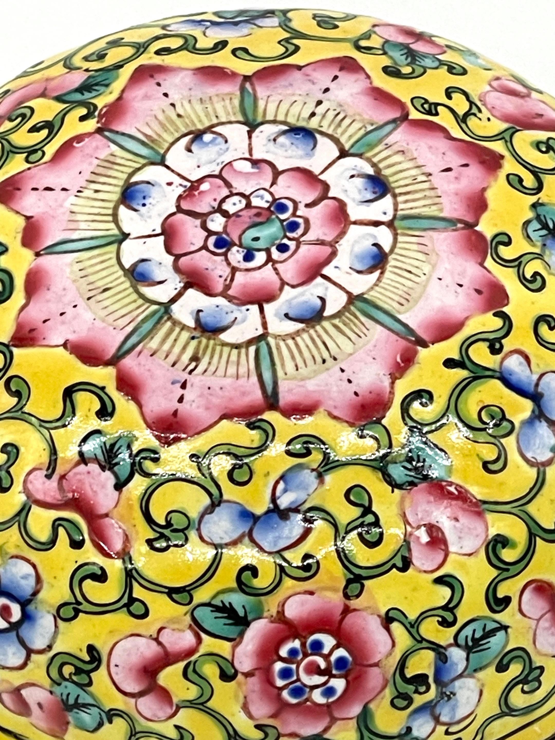 Chinese Export Yellow Floral Beijing Enamel Round Box For Sale 1