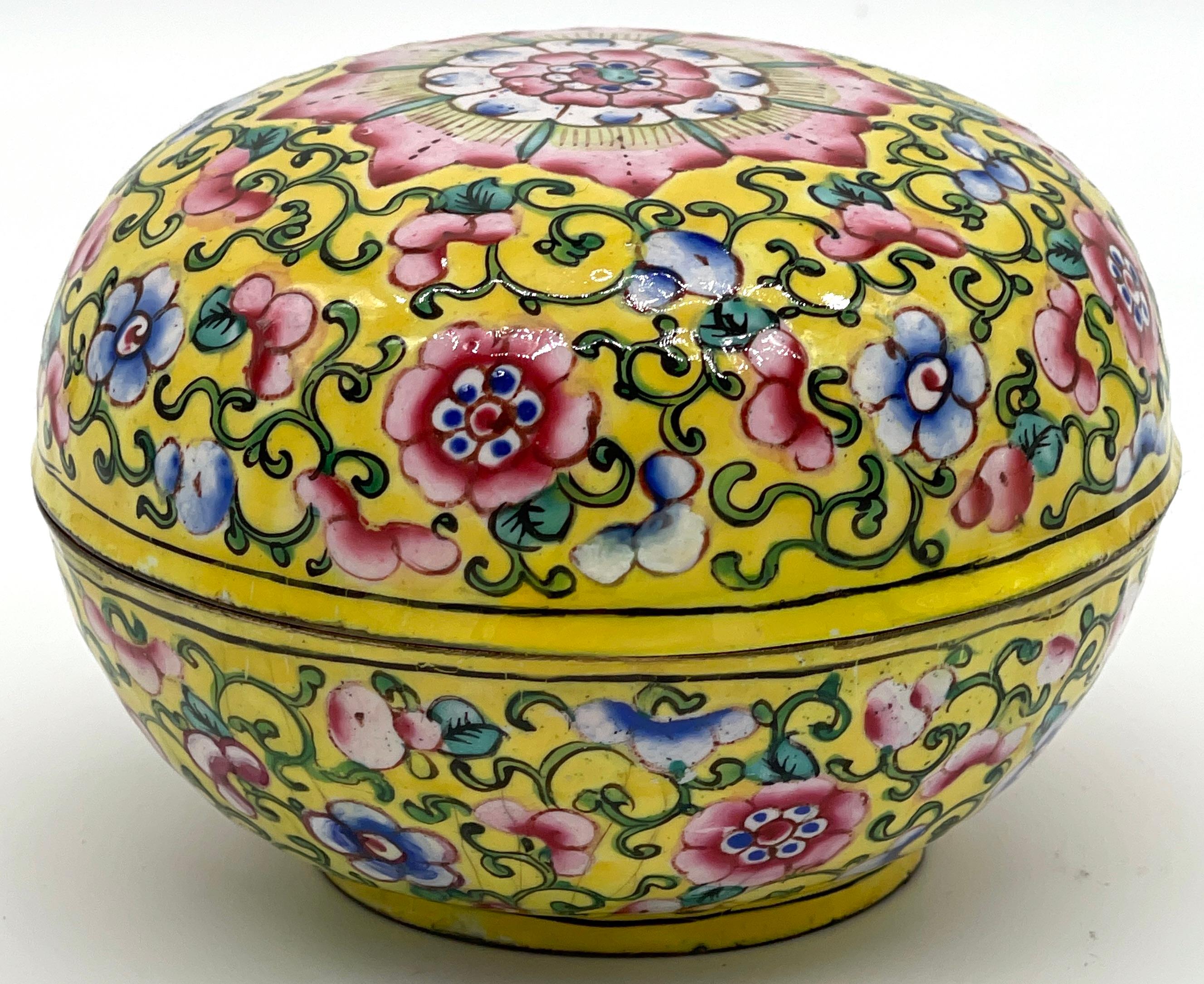 Chinese Export Yellow Floral Beijing Enamel Round Box  For Sale 2
