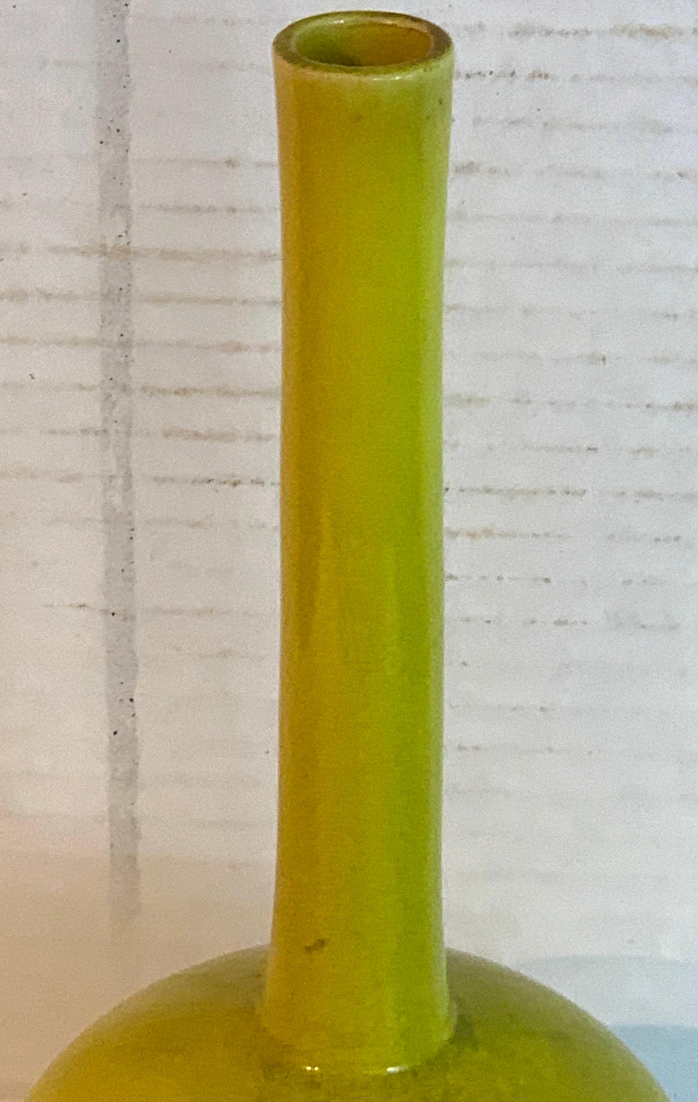 Chinese Export Yellow Monochrome Bottle Vase, circa 1900 In Good Condition In West Palm Beach, FL