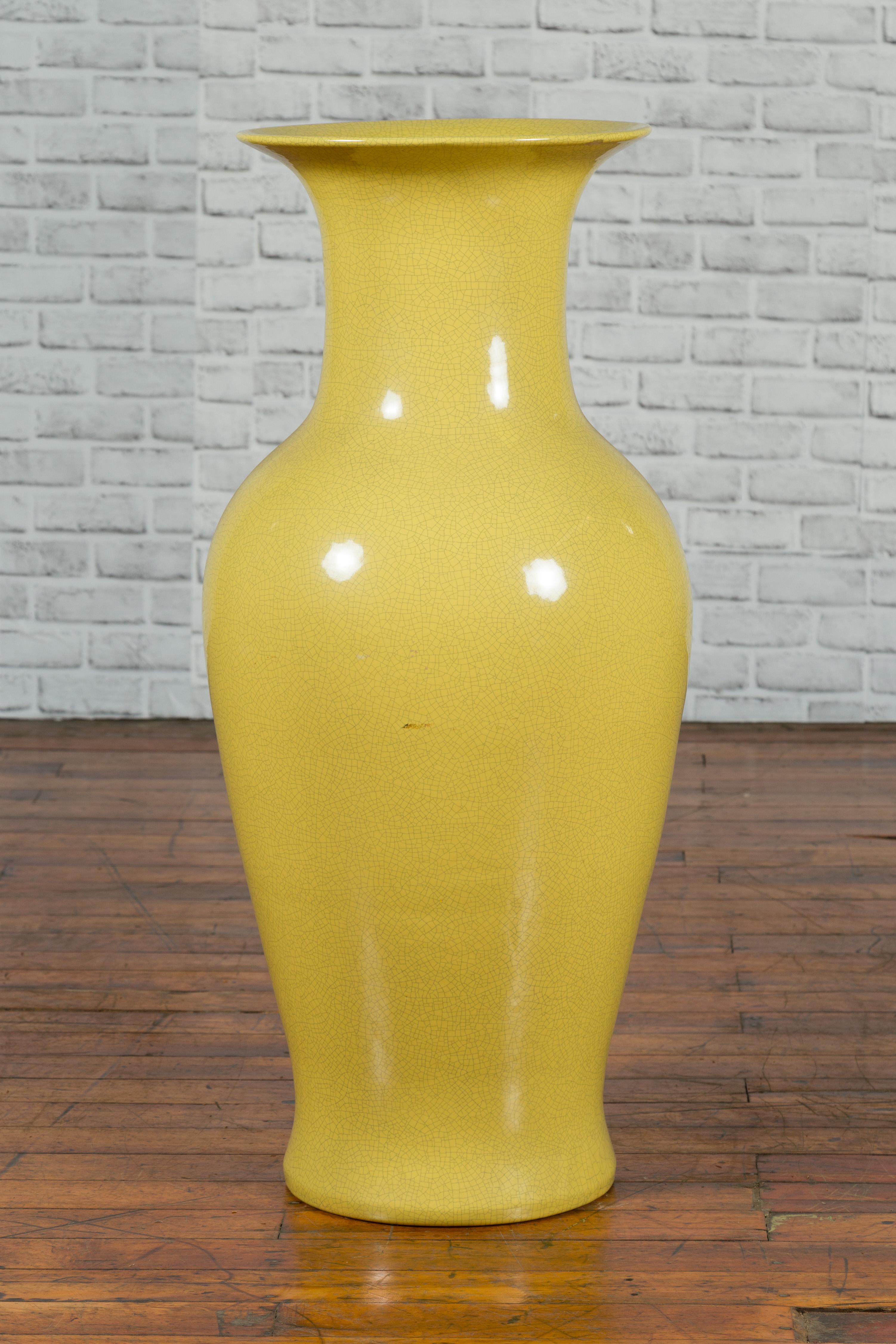 Chinese Extra Large Vintage Vase with Yellow Crackled Finish and Flaring Mouth For Sale 3